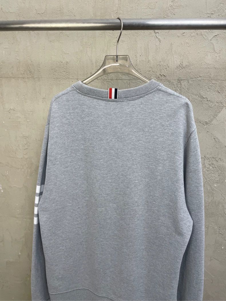 Thom Browne Thom browne Gray four-striped round-neck sweatshirt 2504-Ne Size US XXL / EU 58 / 5 - 4 Thumbnail