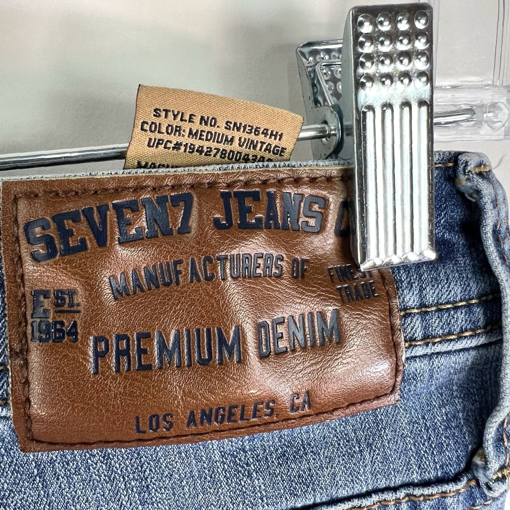 Vintage VINTAGE Seven7 Men's Straight Denim Jeans Size 38 Medium Wash Distressed Blue 29-Inch Inseam Regular Fit Size US 38 / EU 54 - 6 Thumbnail