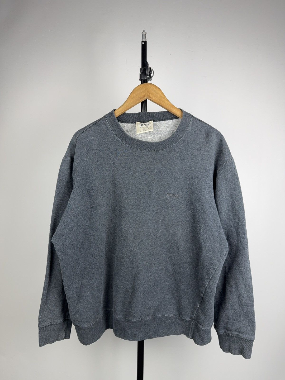 Hugo Boss 00s Hugo Boss Distressed Crewneck Sweatshirt Minimal Logo L Size US L / EU 52-54 / 3 - 1 Thumbnail