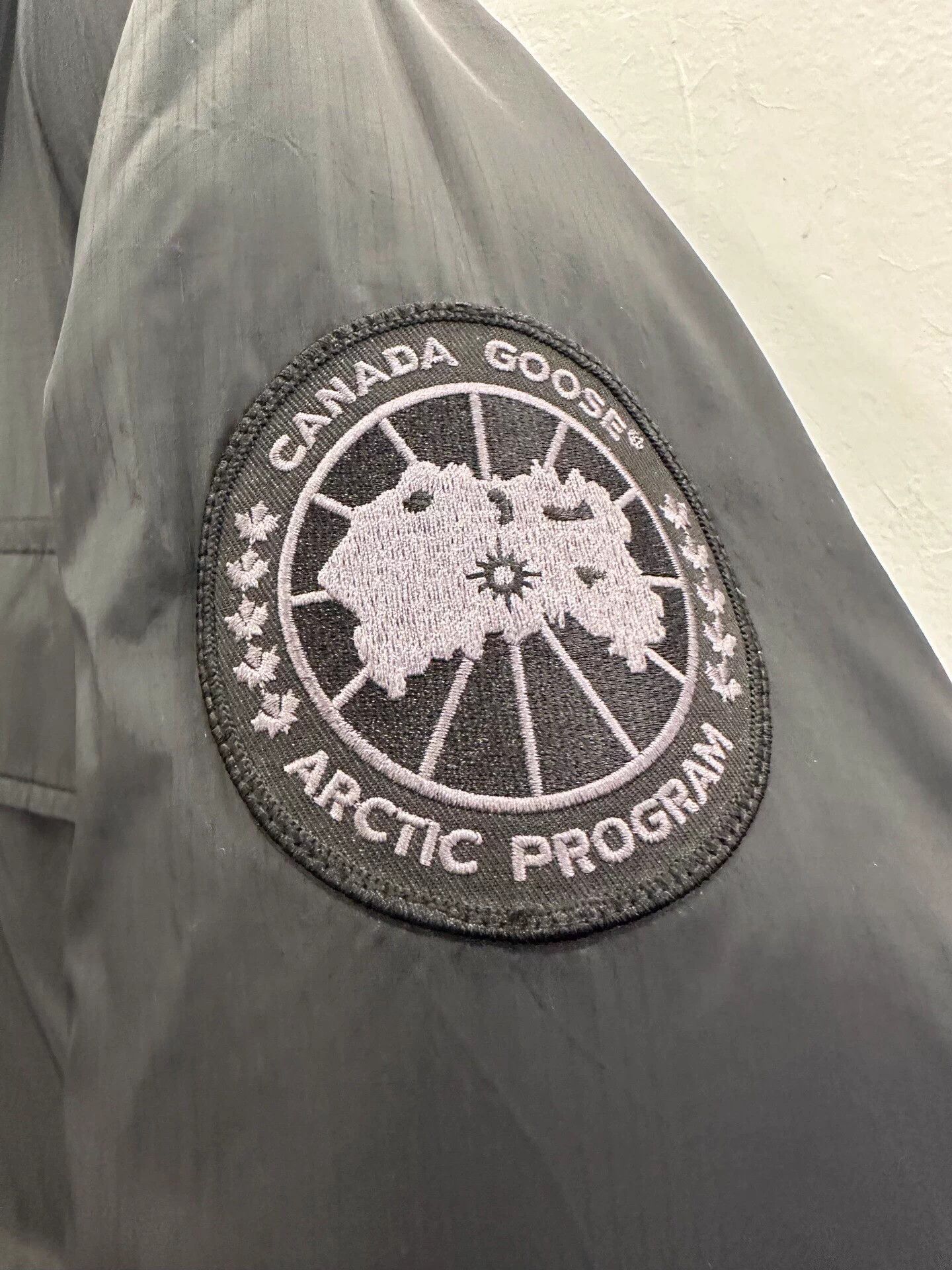 Canada Goose Canada Goose x Barneys NY Men's Blk Down Jacket L Side Logo Size US L / EU 52-54 / 3 - 4 Thumbnail