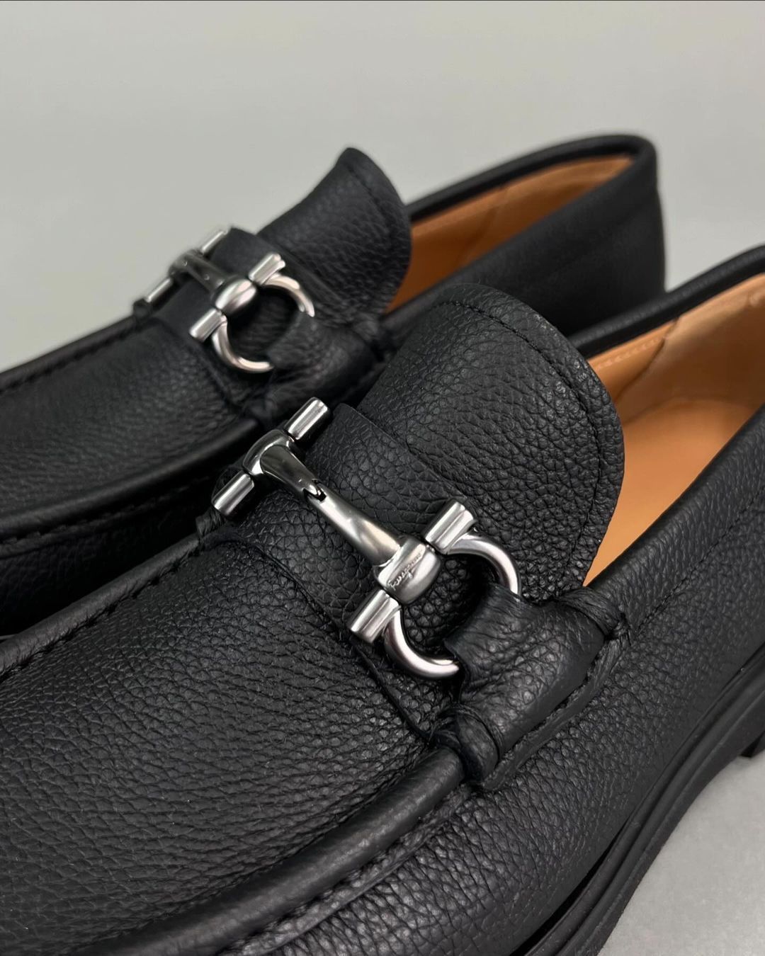 Salvatore Ferragamo o1s1rm0924 Glasgow Leather Loafers in Black Size US 12.5 / EU 45-46 - 5 Thumbnail