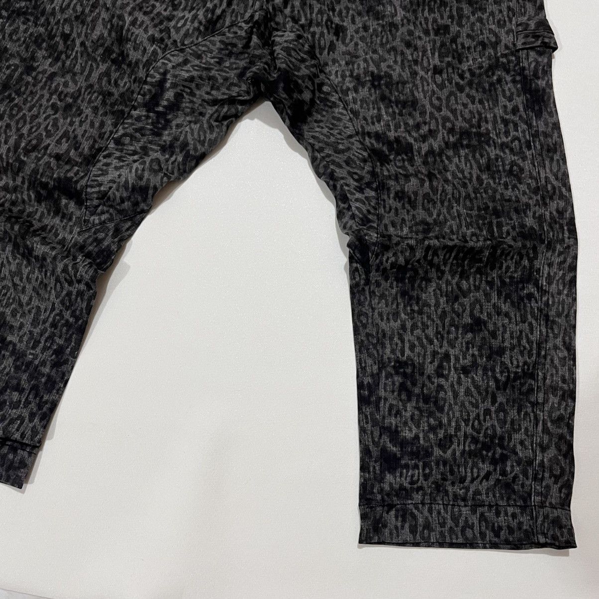 Japanese Brand semantic design cropped hareem pants leopard Size US 32 / EU 48 - 3 Thumbnail