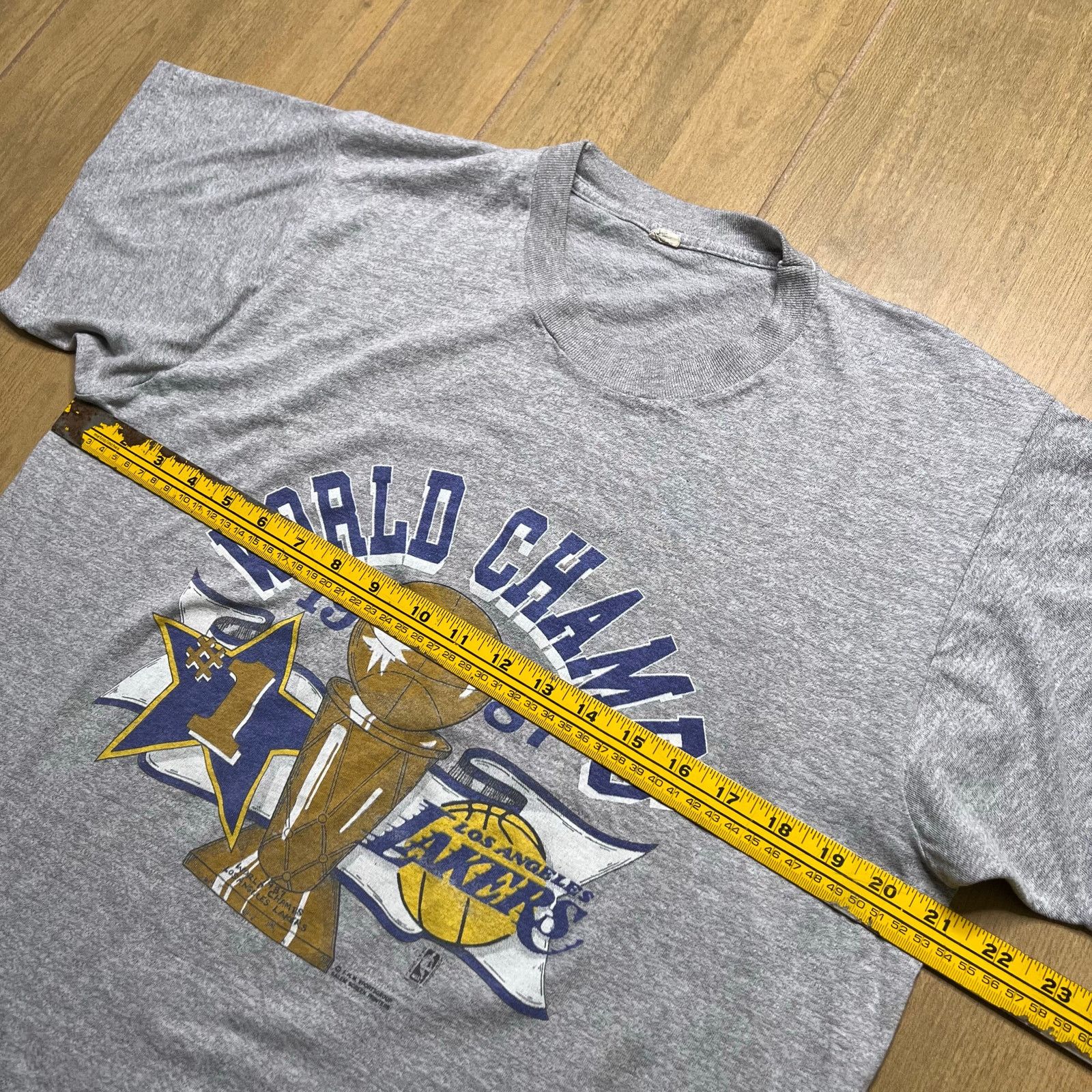 Vintage Vintage 80s Los Angeles Lakers Champions Gray T Shirt Men XL Size US XL / EU 56 / 4 - 6 Thumbnail
