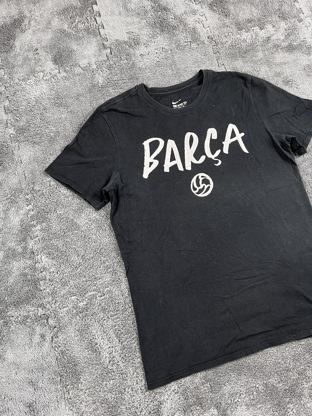 Nike Vintage Y2K Nike Barca Big Logo tee soccer jersey size M Size US M / EU 48-50 / 2 - 2 Thumbnail