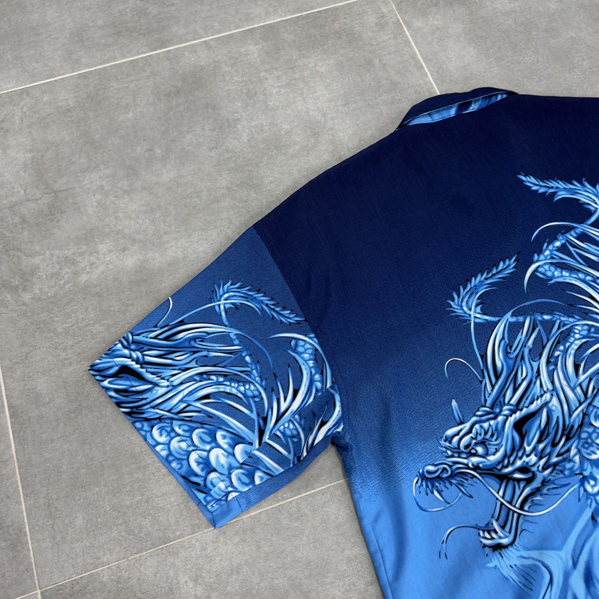 Japanese Brand × Vintage Euro Moda Dragons Aloha Hawaiian Silk Button Shirt Size L Size US L / EU 52-54 / 3 - 17 Thumbnail