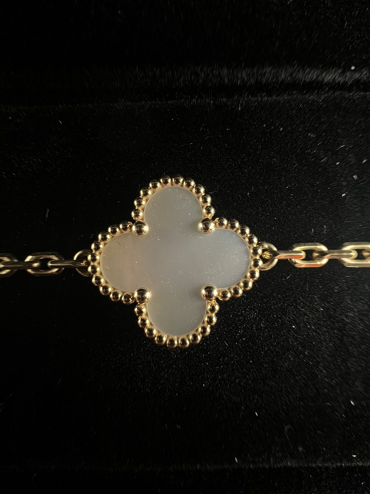 Van Cleef & Arpels Vintage Alhambra Mother of Pearl 18K 5 Motif bracelet Size ONE SIZE - 6 Thumbnail