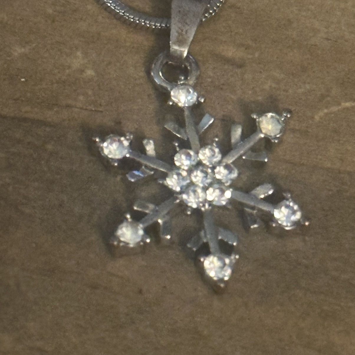 Other Silver tone rhinestone snowflake pendant necklace Size ONE SIZE - 3 Thumbnail