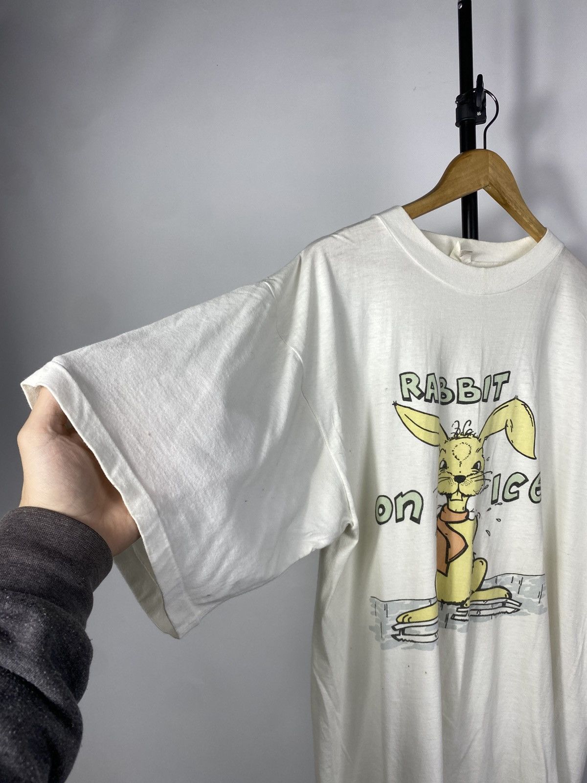 TEE JAYS Vintage 90s Animals Rabbit on Ice Y2K Tee Shirt Size US XXL / EU 58 / 5 - 8 Thumbnail