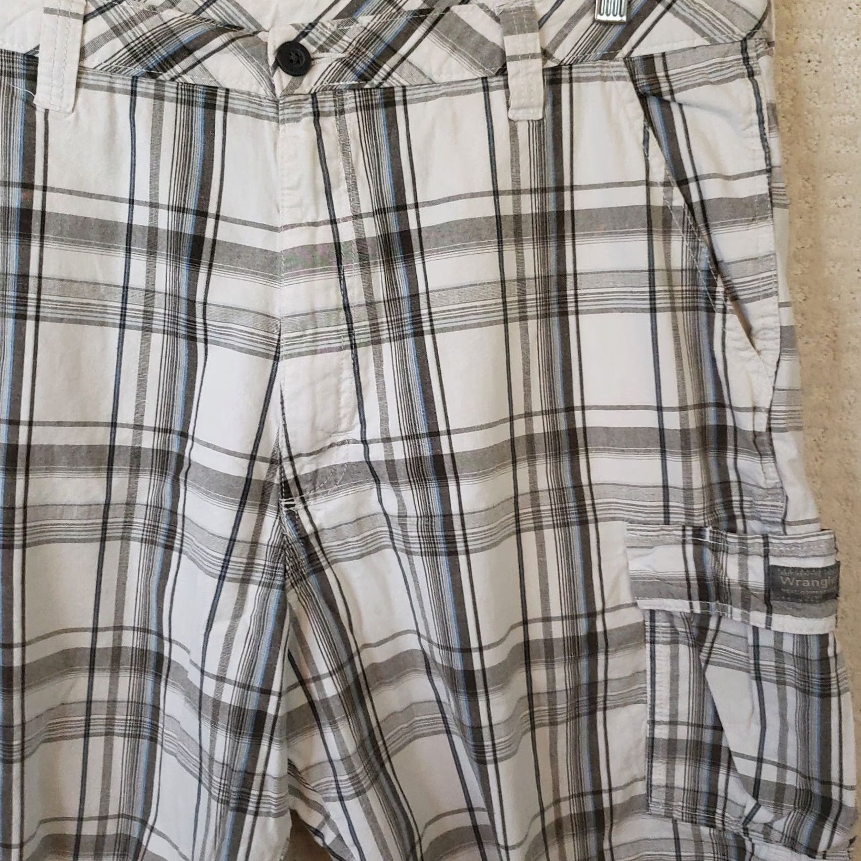 Wrangler Wrangler Cargo Shorts Men's 38x10 Khaki Blue Wht. Plaid Flat Front Cargo Pockets Casual, Travel, Regular Mens Size US 38 / EU 54 - 3 Thumbnail