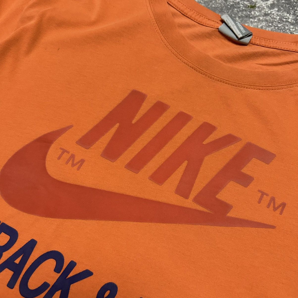 Nike Vintage Nike Big Logo 2000’s streetwear y2k tee size L Size US L / EU 52-54 / 3 - 3 Thumbnail