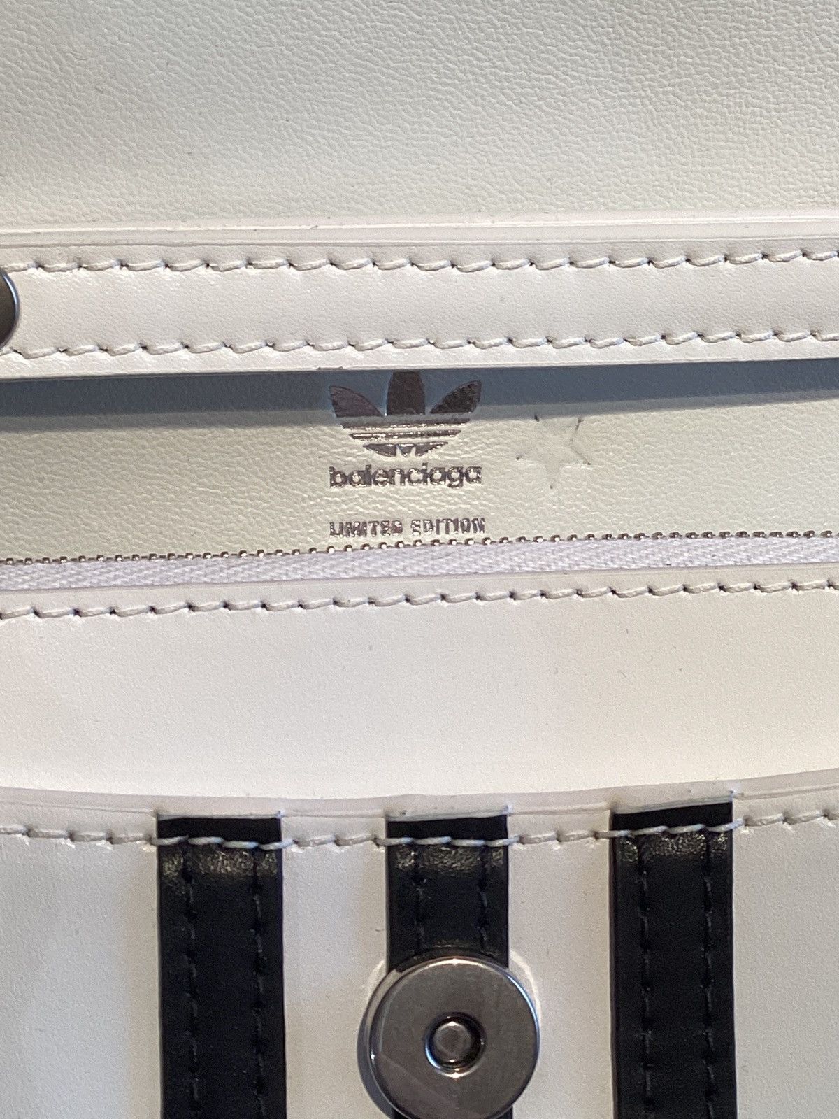 Balenciaga Balenciaga x adidas White Leather Chain Wallet / Mini Bag Size ONE SIZE - 9 Thumbnail