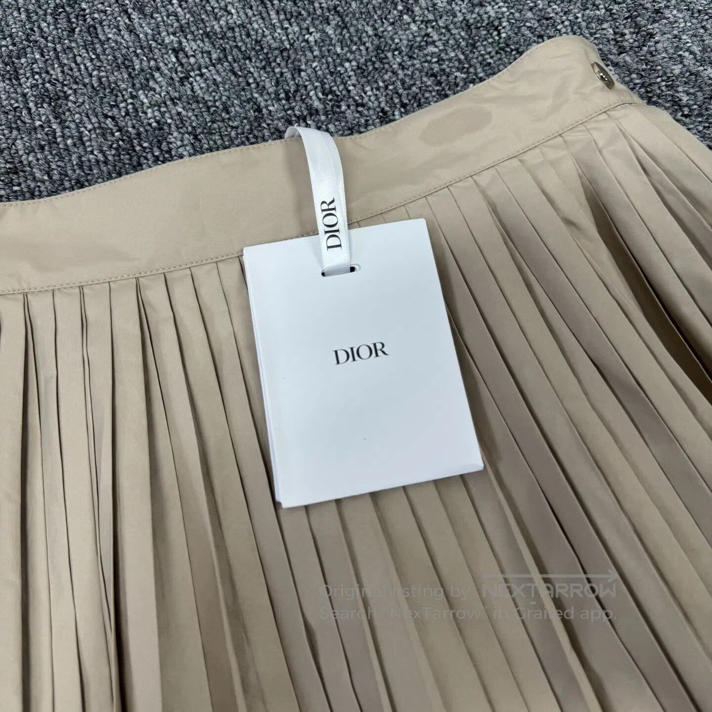 Dior Dior size s Beige pleated short skirt| Size 28" / US 6 / IT 42 - 4 Thumbnail