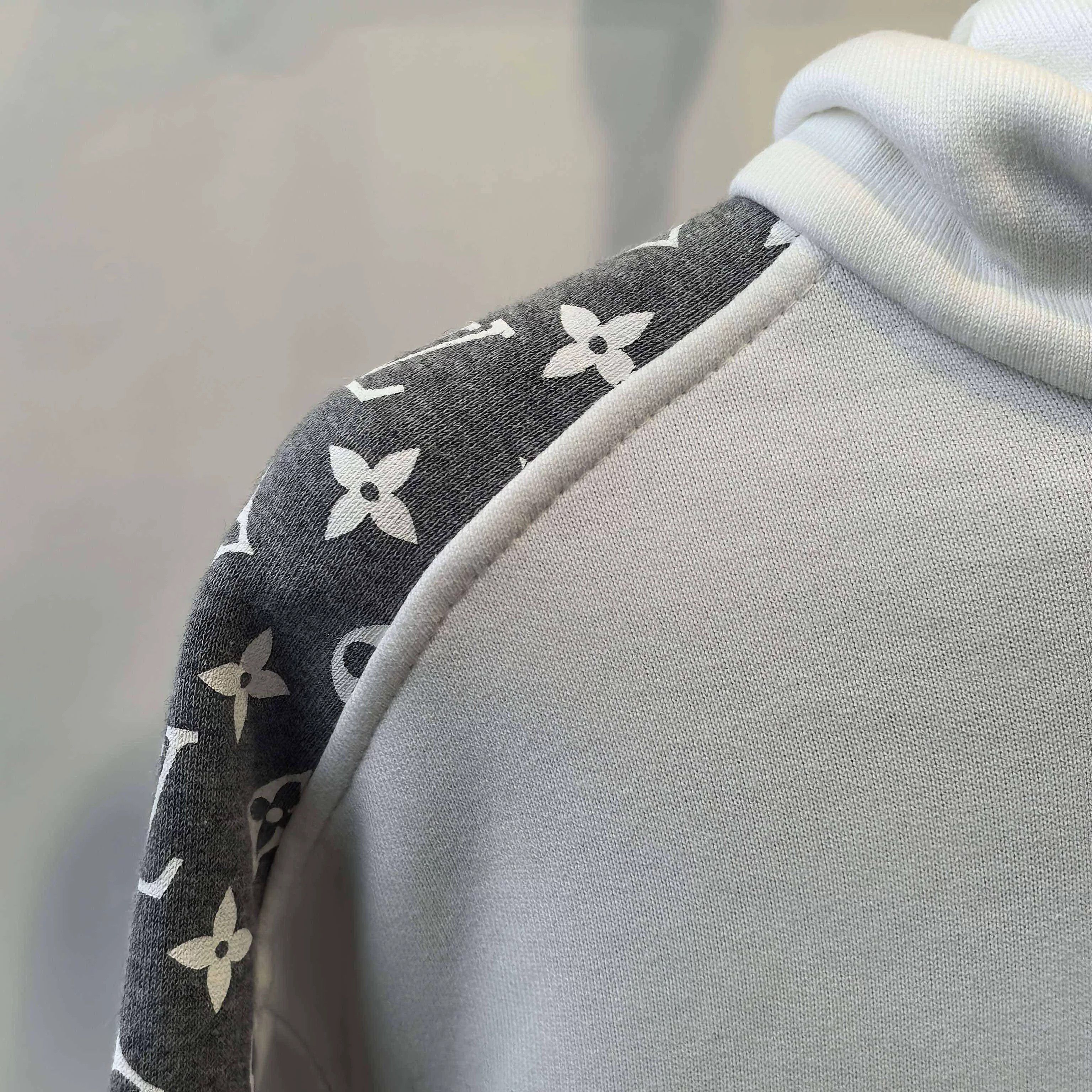 Louis Vuitton Louis Vuitton Color Blocked Hoodie Sweatshirt -2505 Size US XS / EU 42 / 0 - 3 Thumbnail