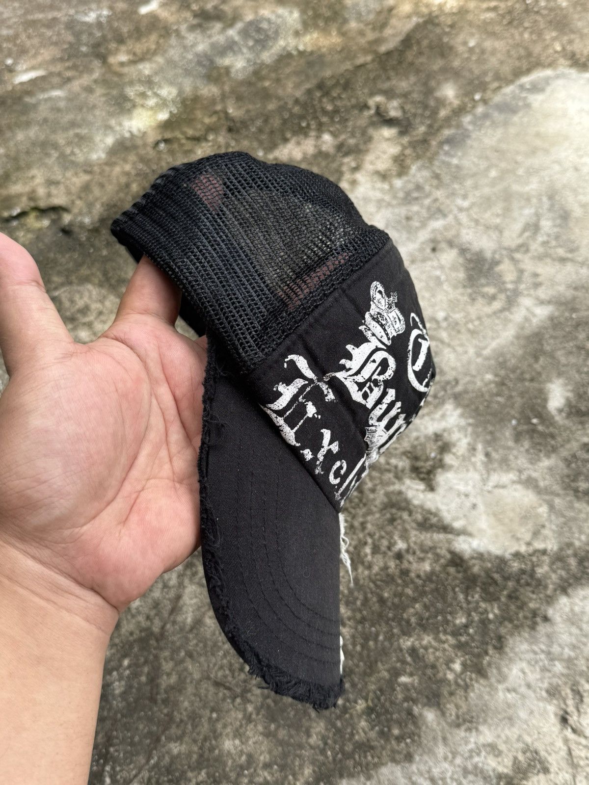 Hysteric Glamour Japanese Poem Crosses Distressed Trucker Hats Ifsix Style Size ONE SIZE - 3 Thumbnail