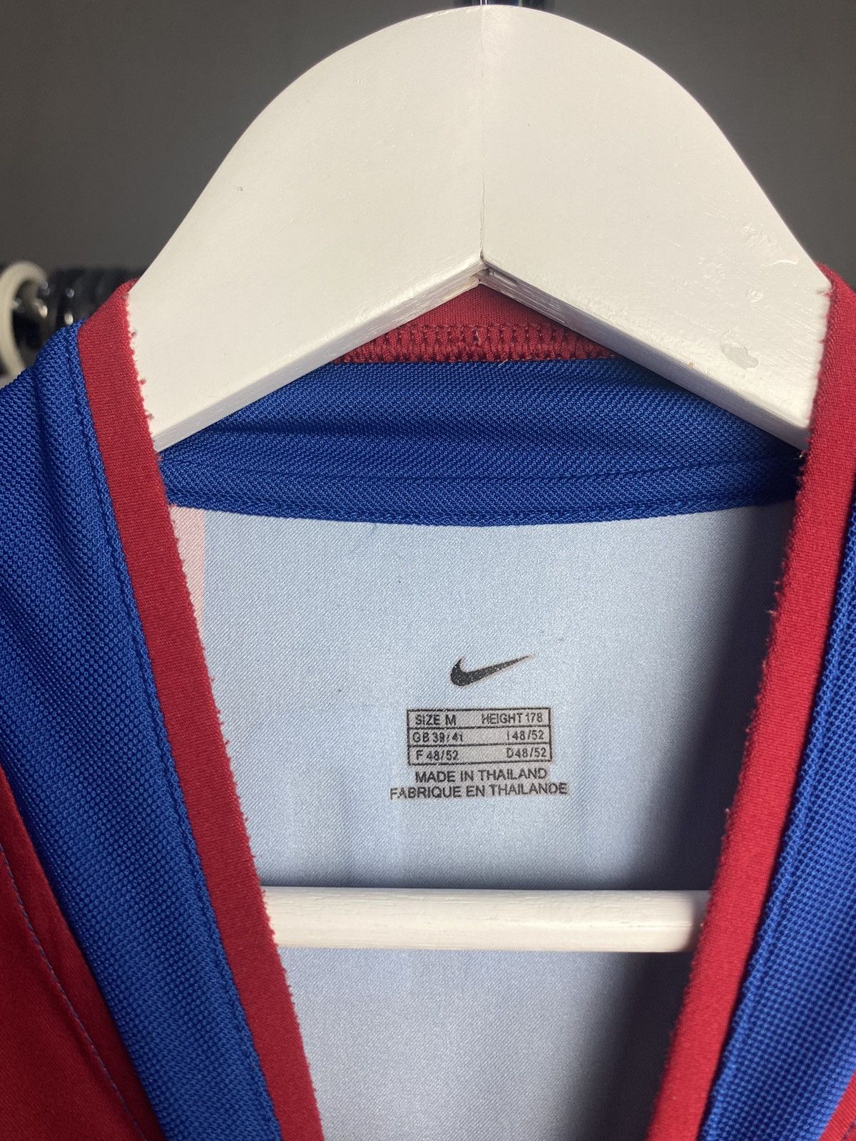 Nike 2002-03 NIKE BARCELONA #10 RONALDINHO HOME FOOTBALL SHIRT Size US M / EU 48-50 / 2 - 5 Thumbnail
