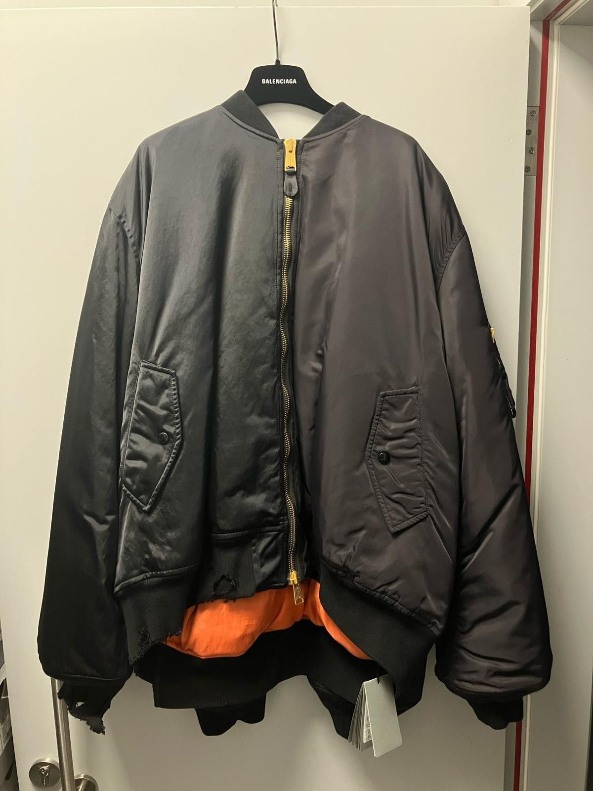 Balenciaga o1la1rc1a0425 Double Sleeve Bomber Outerwear Nylon Jacket Size US L / EU 52-54 / 3 - 1 Thumbnail