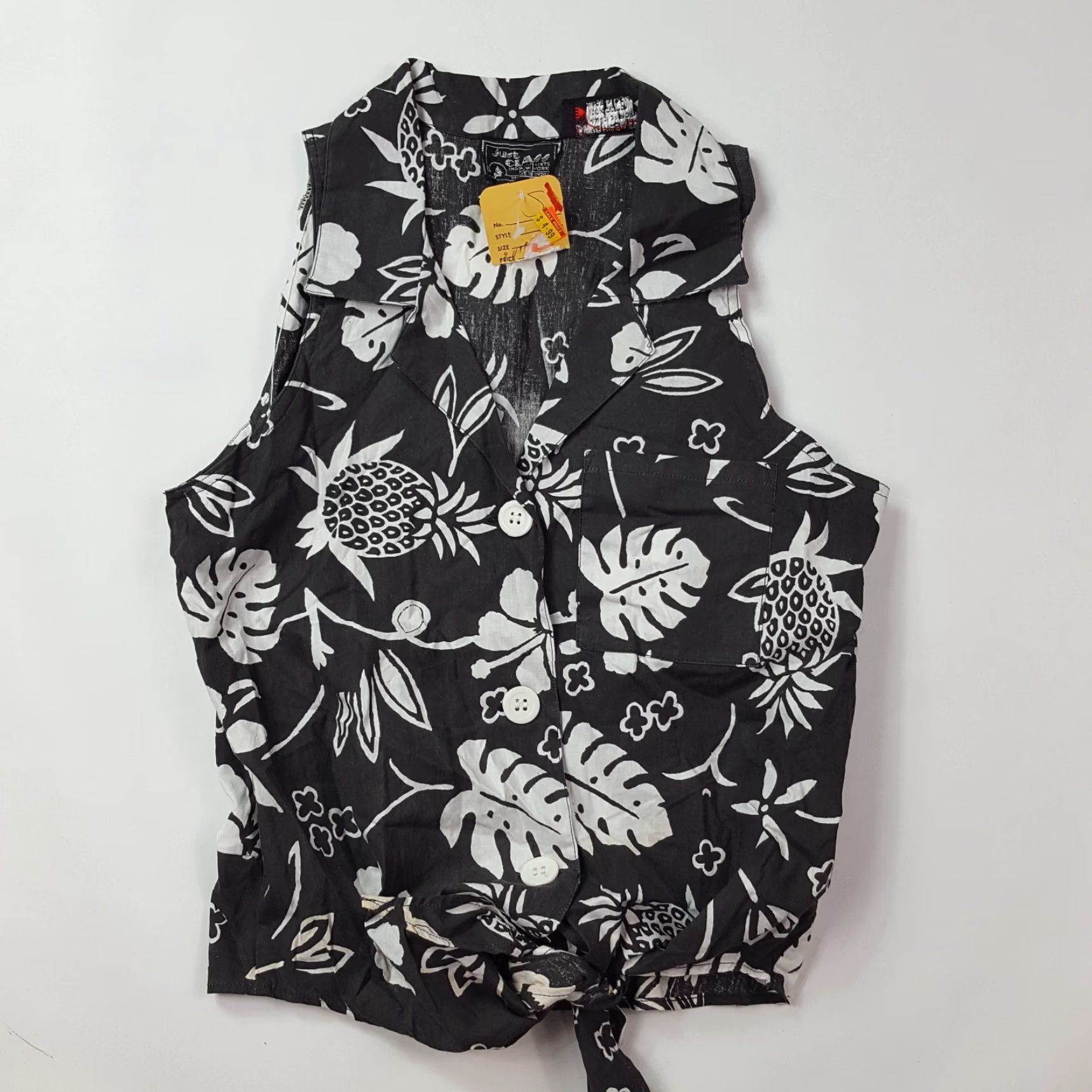 Vintage VINTAGE Just Class T-Shirt Women's Small Black Tropical Pineapple Sleeveless Beach Shirt Top Outdoor 80s 90s Summer Retro Size S / US 4 / IT 40 - 2 Thumbnail