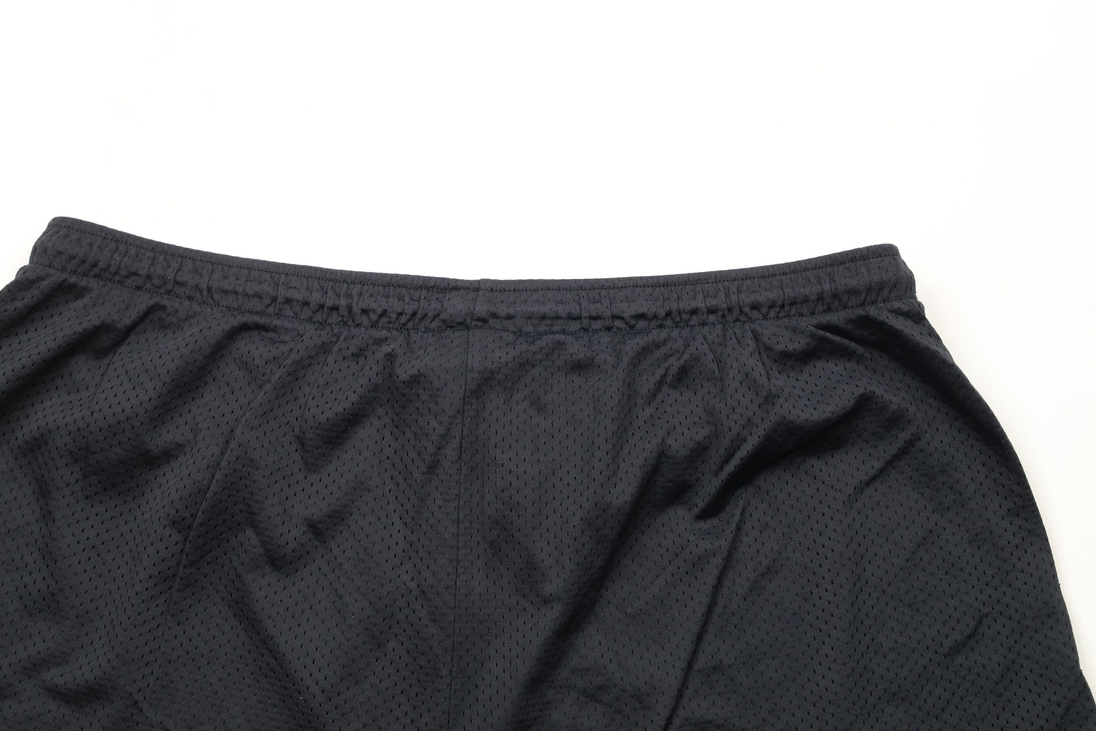 New Balance × Vintage Vintage 90s New Balance Knee Mesh Shorts Black Polyester Size US 38 / EU 54 - 9 Thumbnail