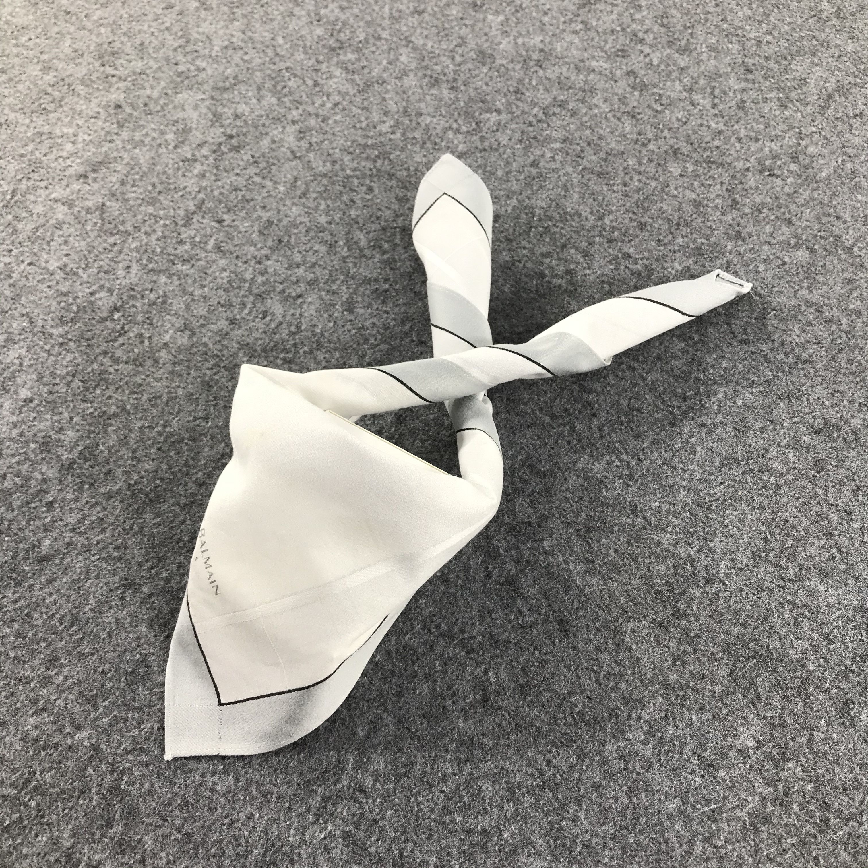 Pierre Balmain Pierre Balmain Handkerchief Neckerchief Bandana H483 Size ONE SIZE - 2 Thumbnail