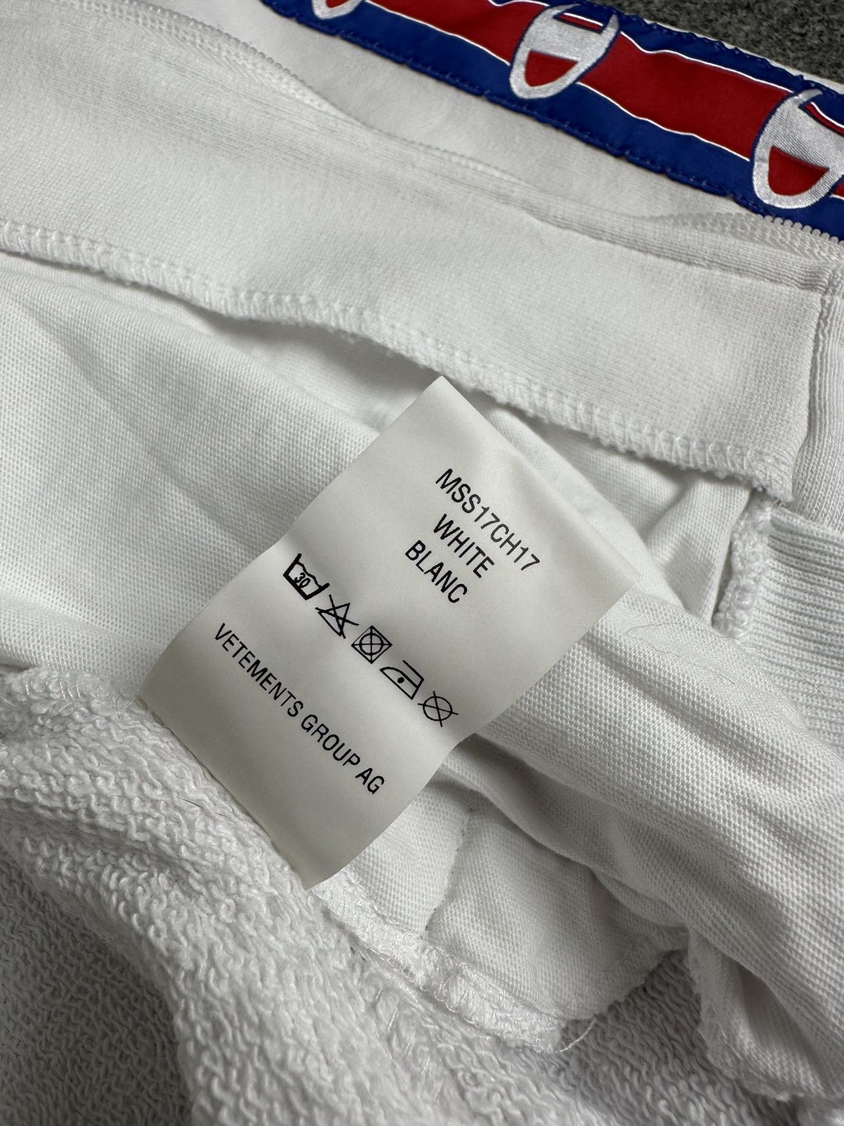 Champion × Vetements Vetements - Champion Demna SS17 Rework Zip Hoodie Side Tape Size US M / EU 48-50 / 2 - 16 Thumbnail