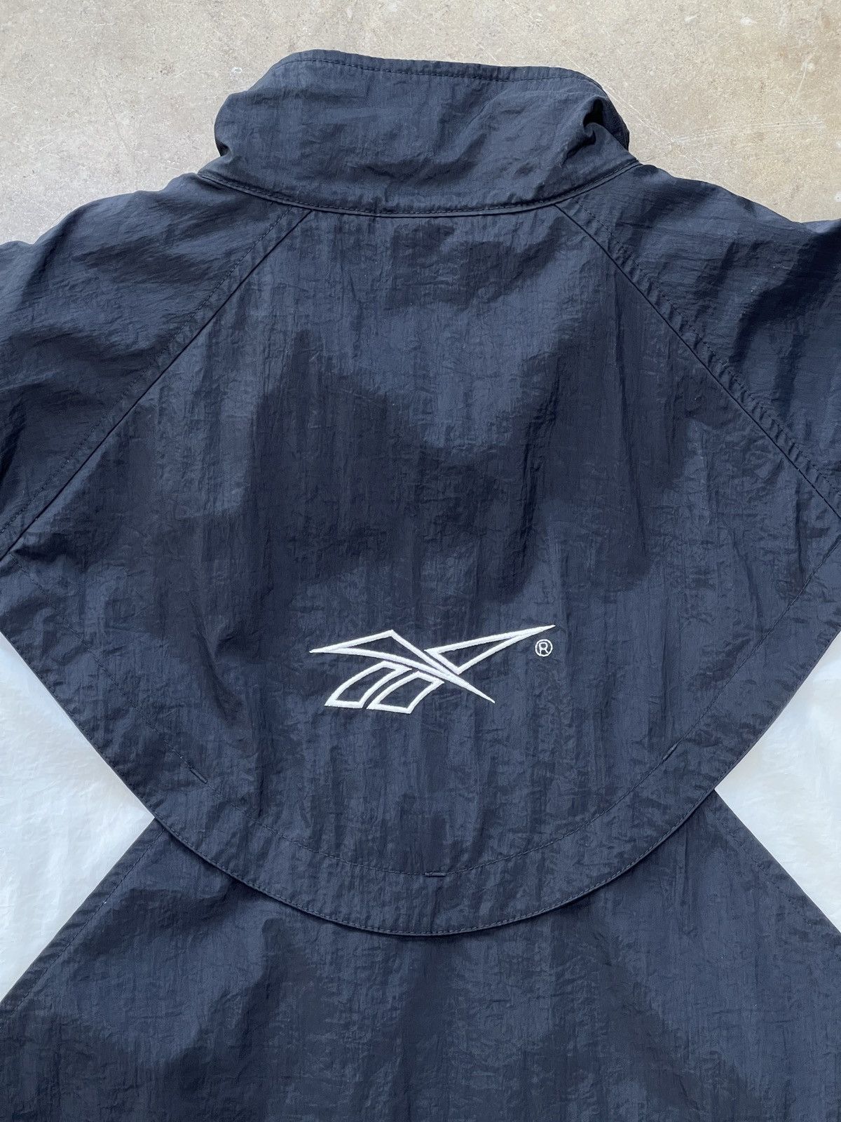 Reebok × Vintage Vintage 90s Reebok Windbreaker Black Full Zip Jacket Small Size US S / EU 44-46 / 1 - 5 Thumbnail
