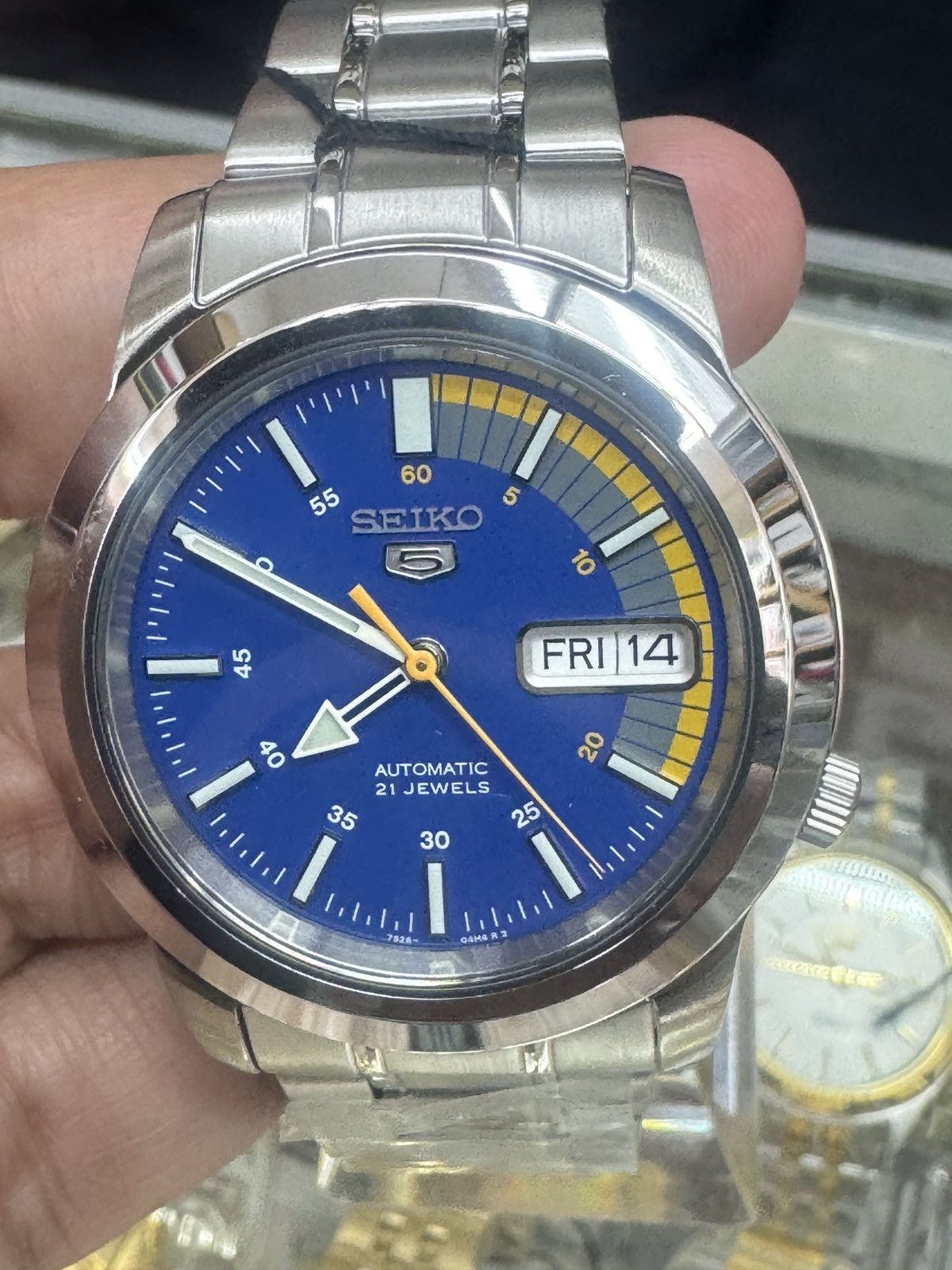 Seiko Seiko Men's Seiko 5 Automatic Gold Dial Size 40 - 2 Thumbnail