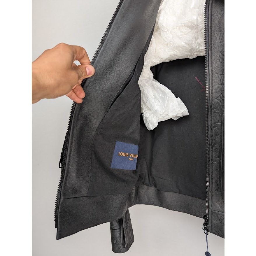 Louis Vuitton o1rshd1 Monogram Embossed Utility Black Leather Jacket Black Size US M / EU 48-50 / 2 - 10 Thumbnail