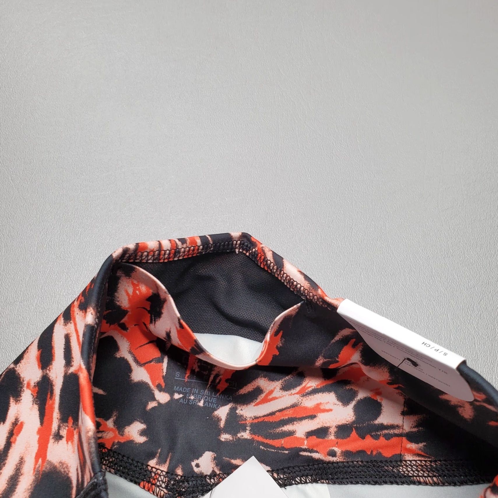 Nike Nike One Luxe Resort Mid Rise 7/8 Leggings Women's Size S Colorful Print DQ3593 Size 28" / US 6 / IT 42 - 6 Thumbnail