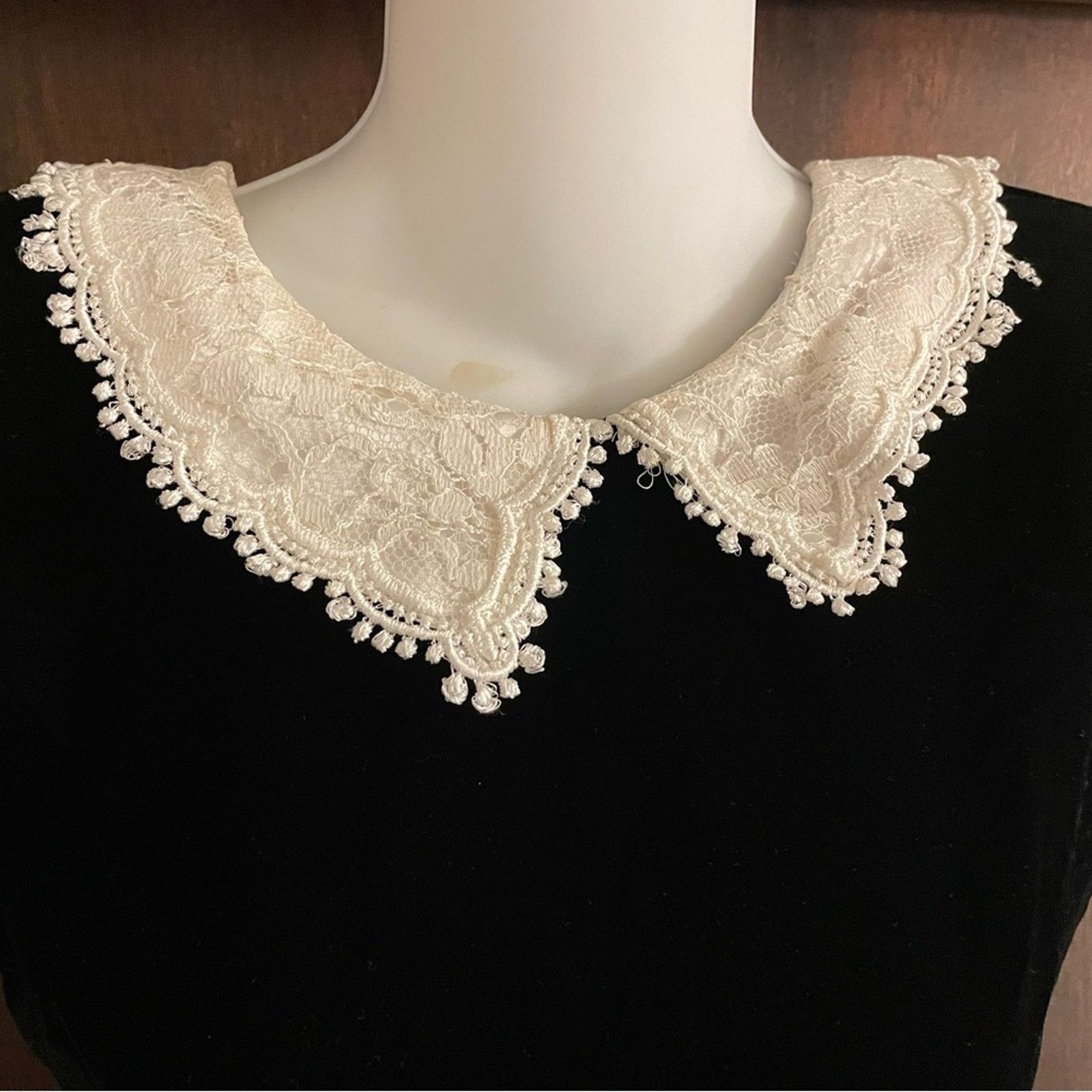Vintage Zum Zum Vintage Black "Velvet" Peplum Style Dress White Lace Size S / US 4 / IT 40 - 9 Thumbnail