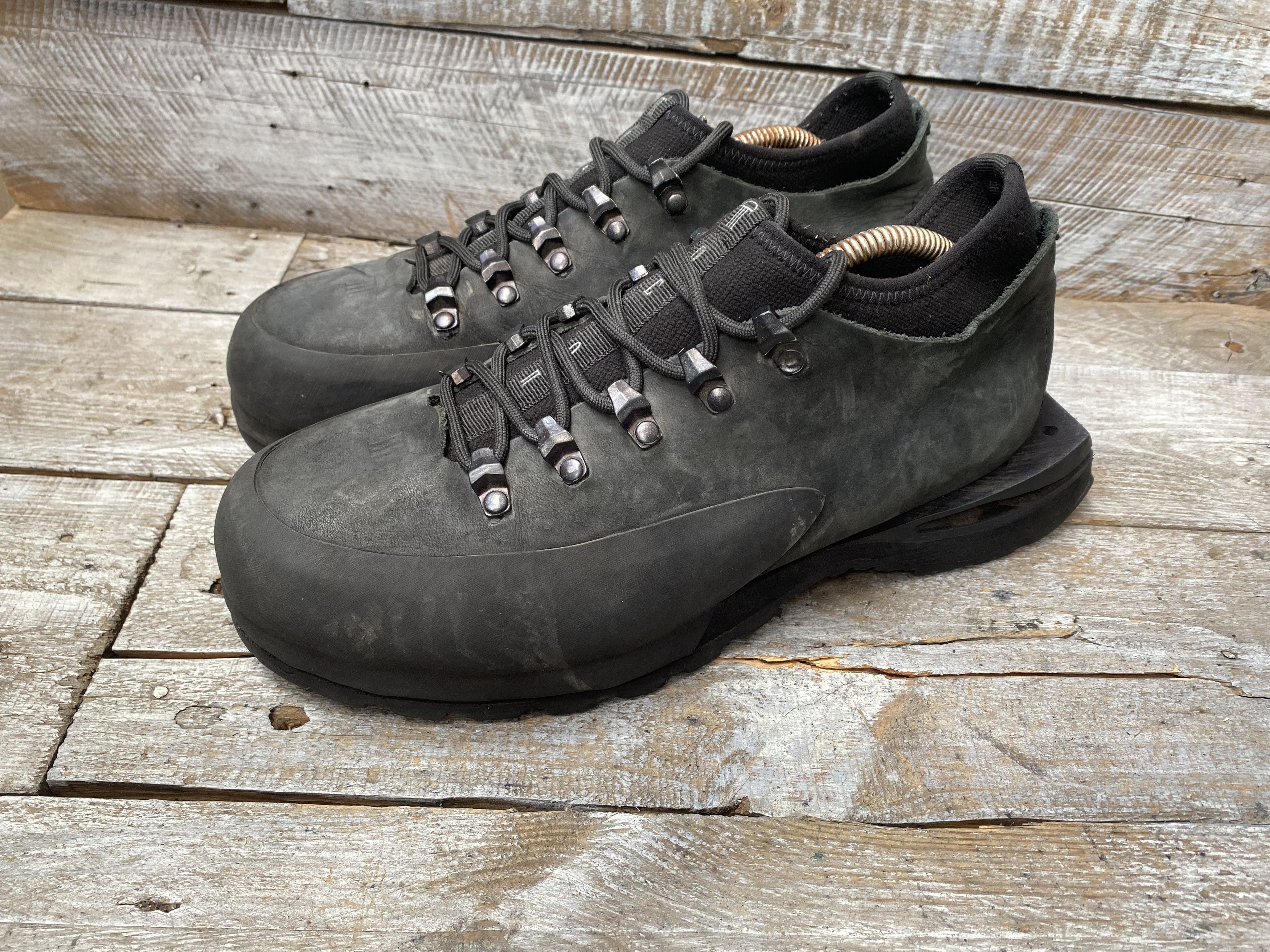 Demon Demon poyana black low top shoes sz 40 Size US 7 / EU 40 - 12 Thumbnail