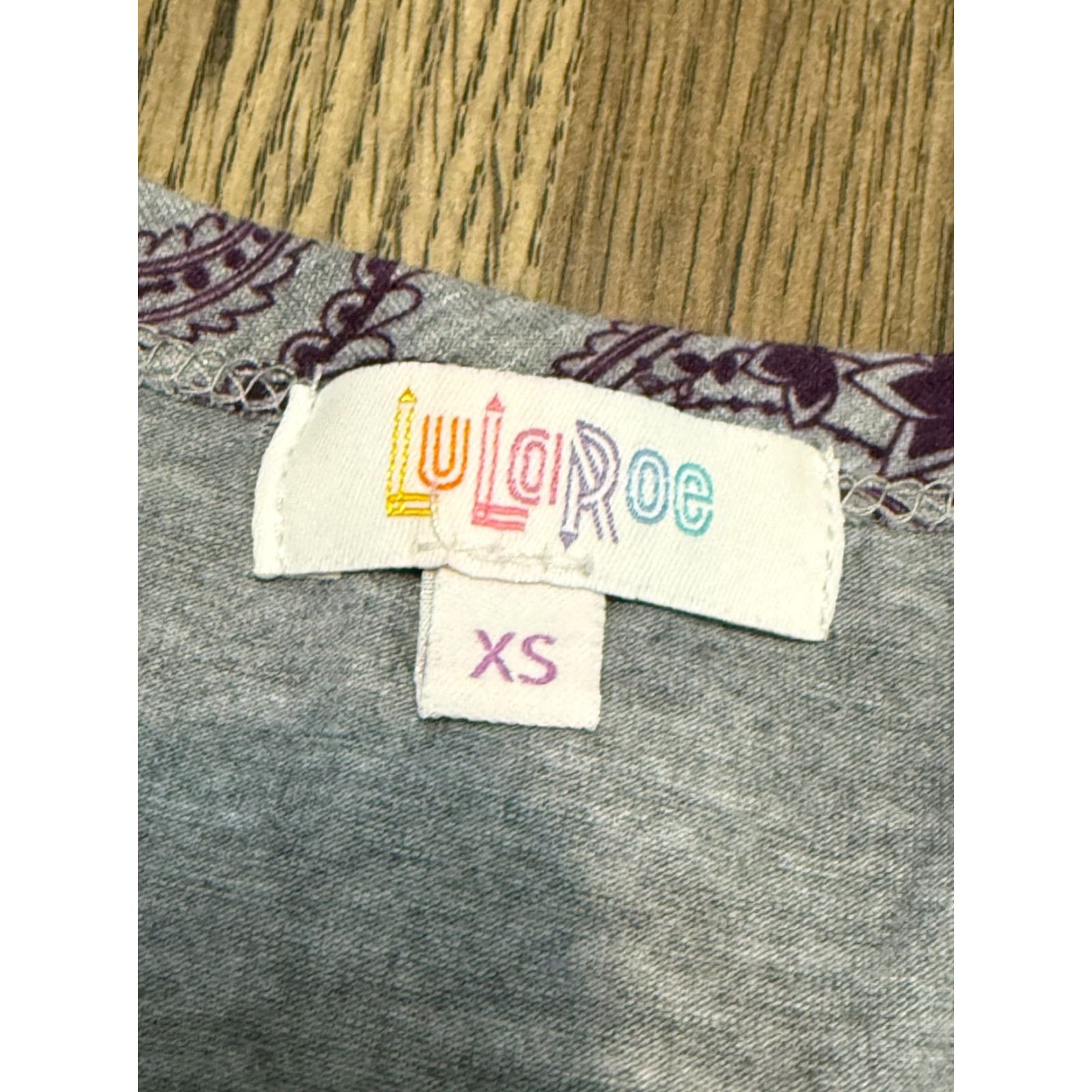 Vintage VINTAGE? No — (omit) LulaRoe Shirt Women's XS Grey Purple Paisley Print Round Neck Short Sleeve Shirt Size XS / US 0-2 / IT 36-38 - 5 Thumbnail