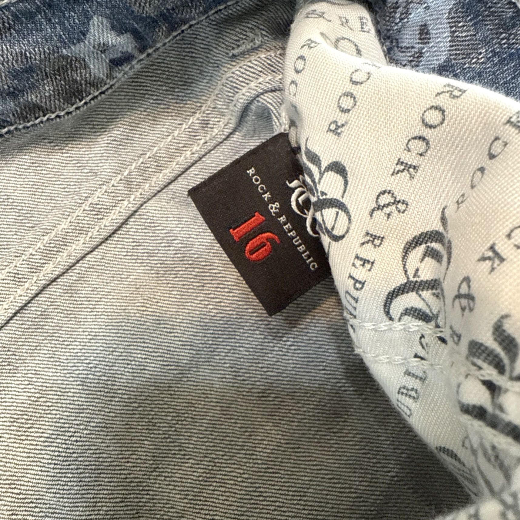 Vintage VINTAGE Rock & Republic Women's Jean Shorts 16 Floral Print Stretch Denim Mid Rise 8.5-10.5in Summer Casual Size 38" / US 16 / IT 52 - 2 Thumbnail
