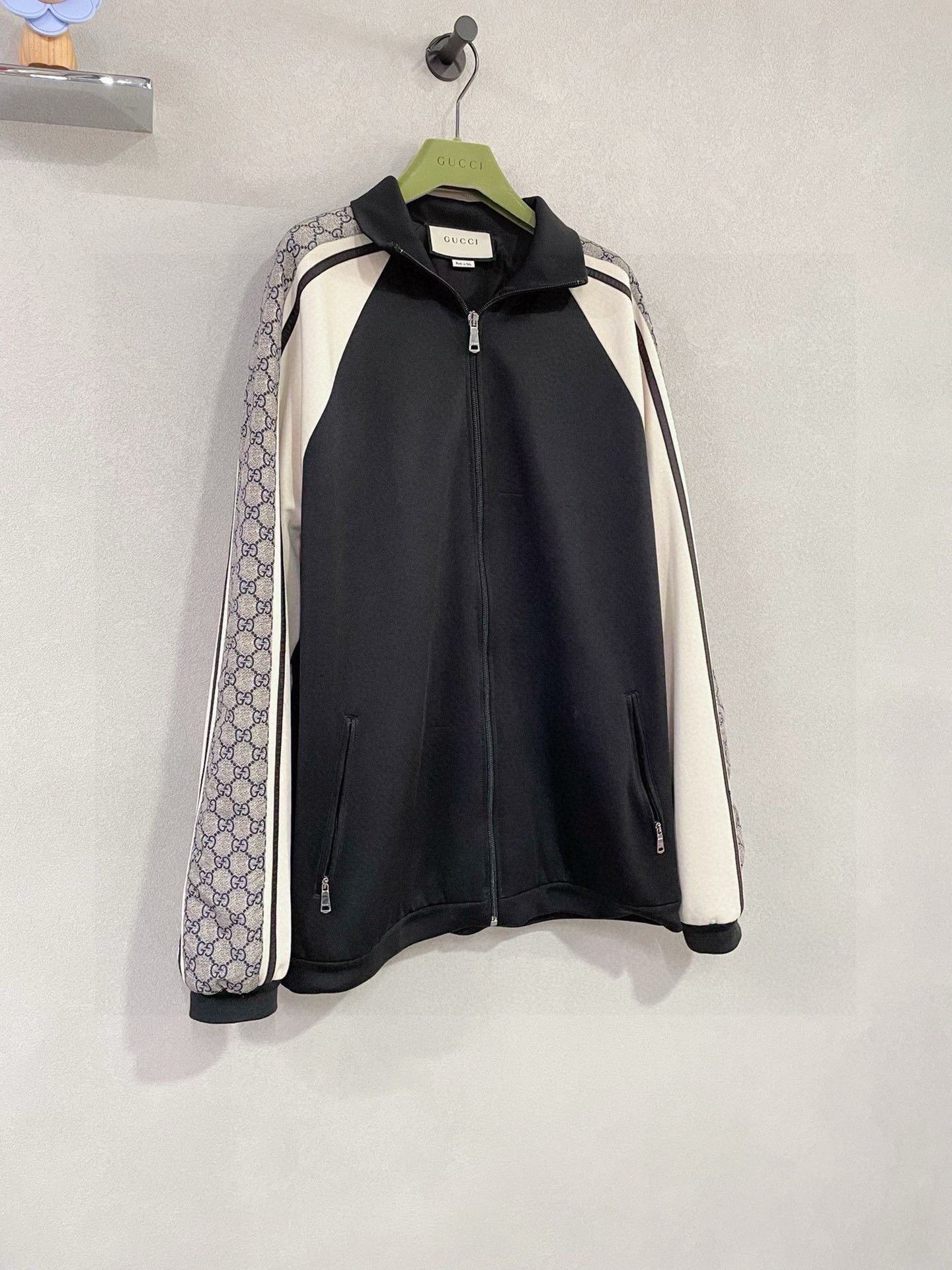 Gucci Gucci Black coat 2501-Nextarrow Size US S / EU 44-46 / 1 - 3 Thumbnail