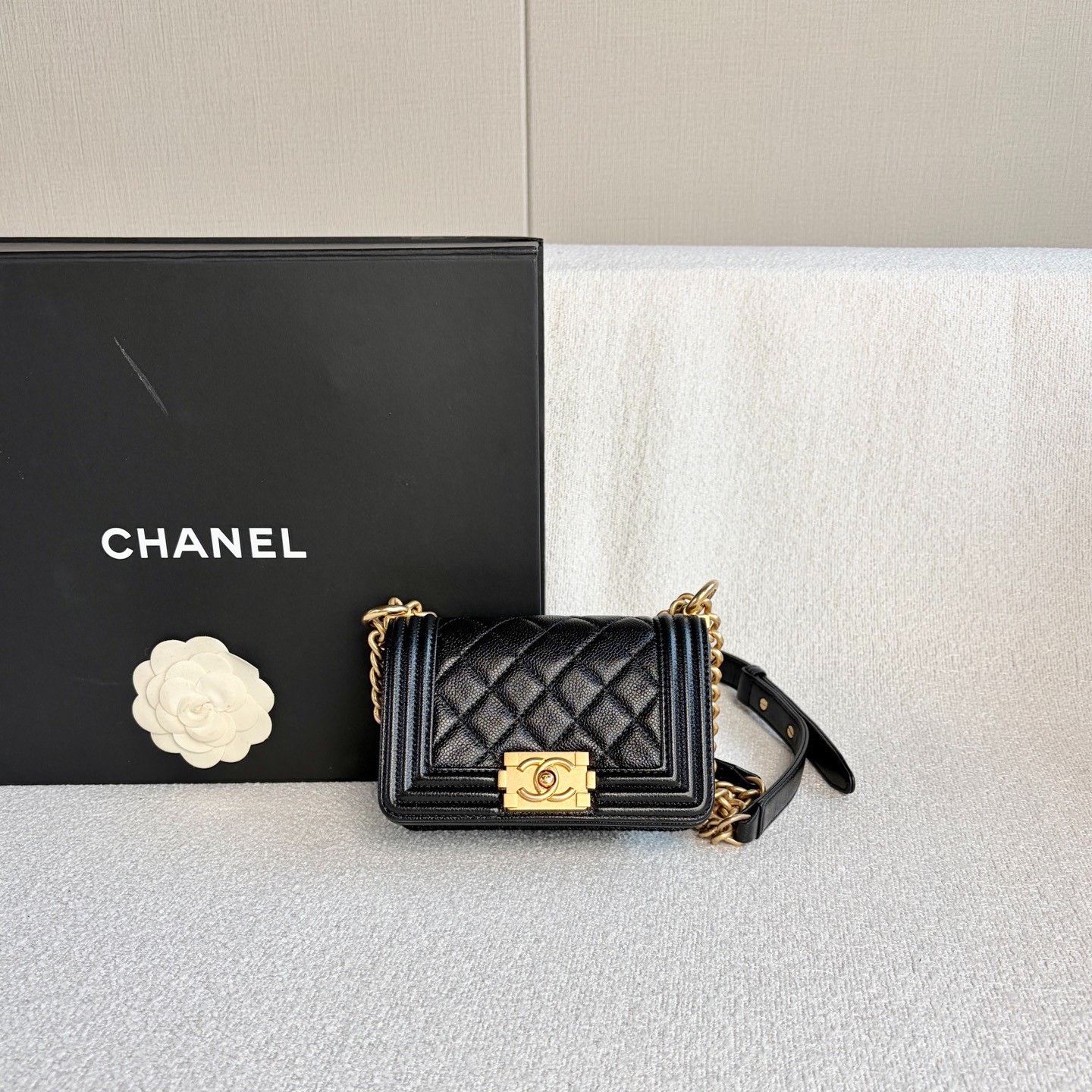 Chanel Pre-loved Bag Very good condition Size ONE SIZE - 1 Thumbnail