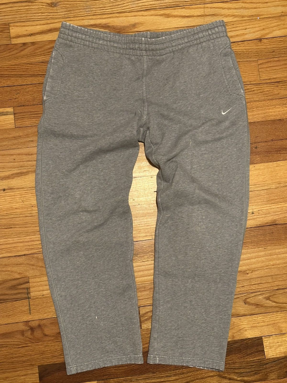Nike Vintage Nike Grey Fleece Sweatpants Size US 34 / EU 50 - 1 Thumbnail