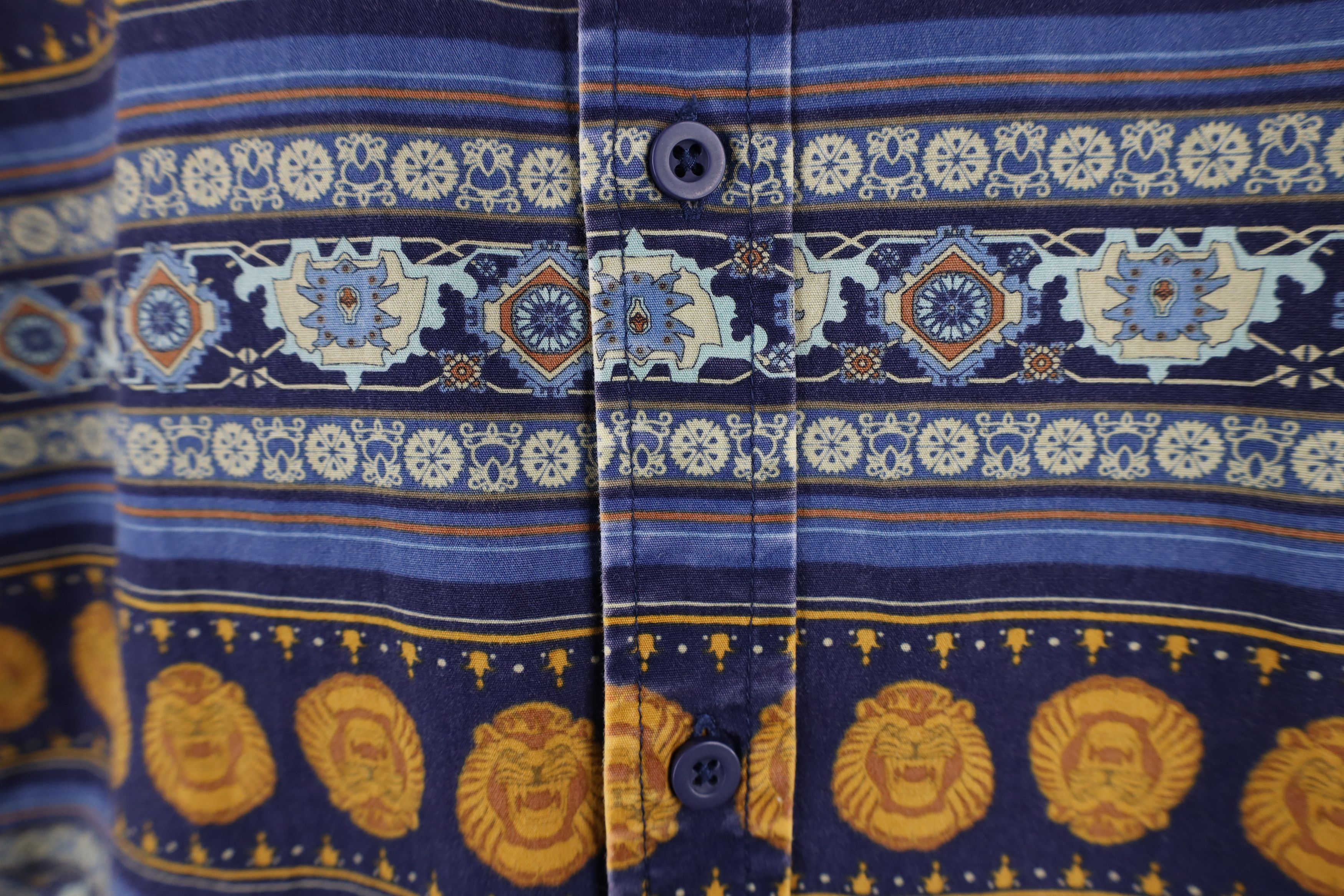Disney × Vintage Vintage Y2K Disney Short Sleeve Collared Button Shirt Size US XL / EU 56 / 4 - 4 Thumbnail