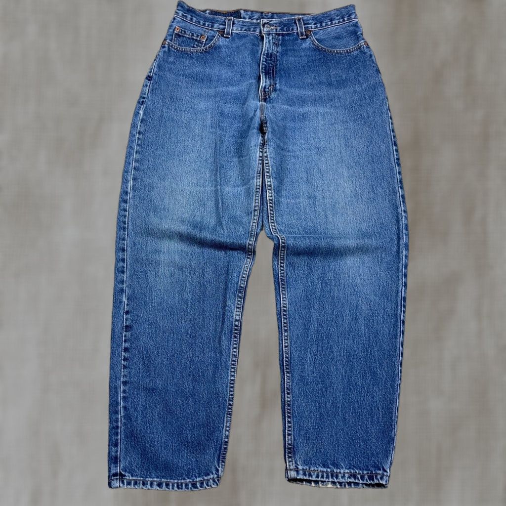 Levi's VINTAGE Levi's Jeans Women 14 32x29 560 Straight Leg Baggy Relaxed Blue Denim 80s 90s USA Mens? Size 36" / US 14 / IT 50 - 1 Thumbnail