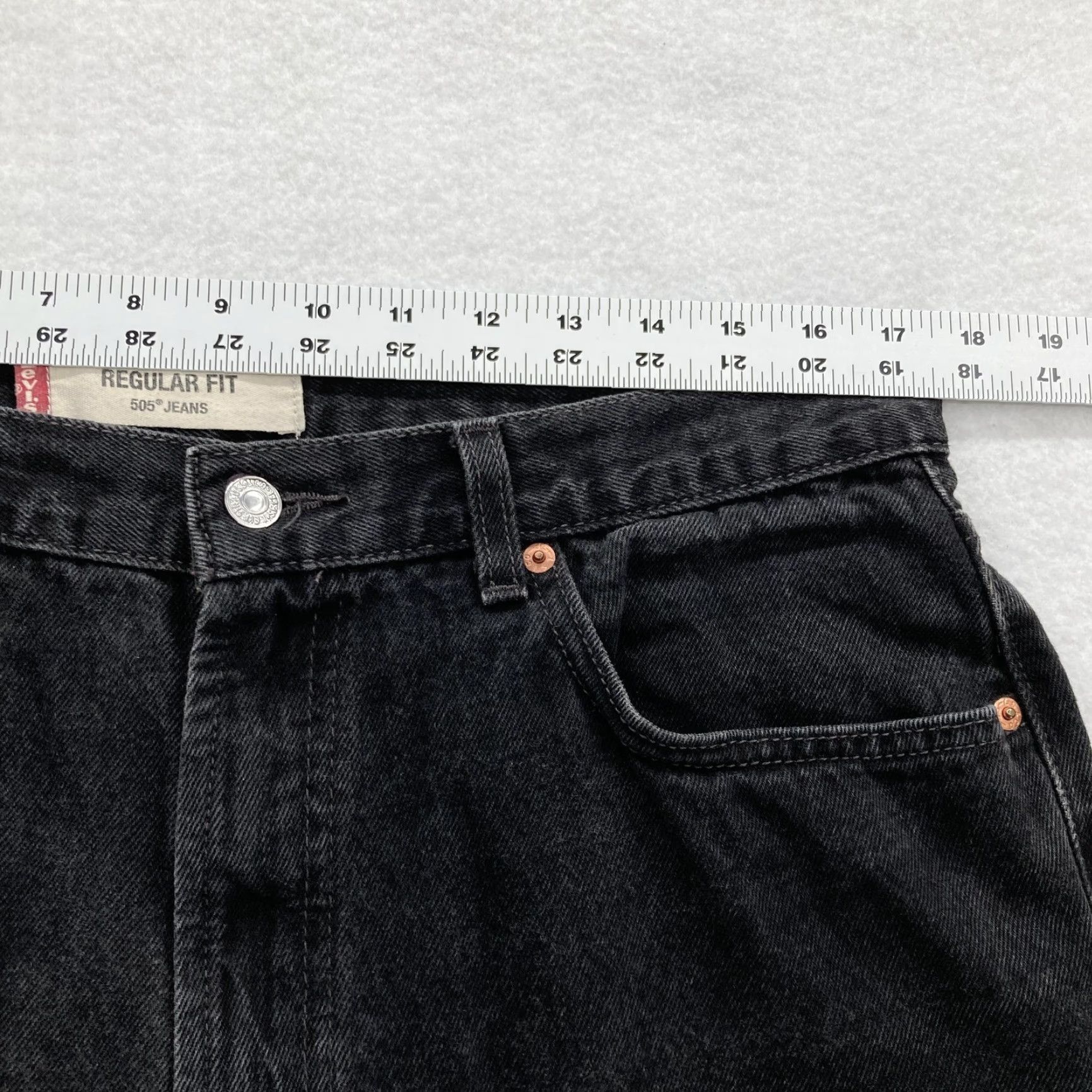 Levi's VINTAGE Levi's 505 Jeans Mens 36x32 Regular Fit Straight Leg Black Denim 2004 Y2K Size US 36 / EU 52 - 6 Thumbnail