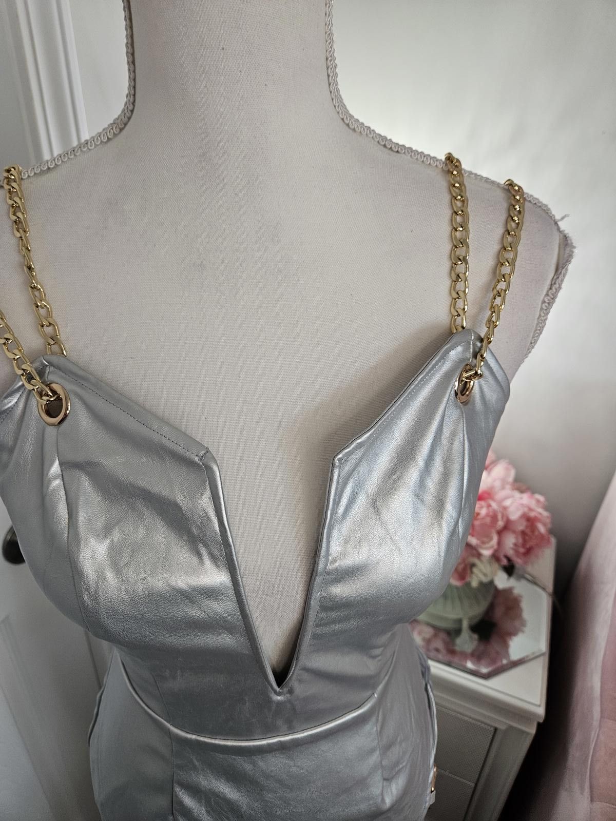 Fashion Nova Nwt Silver Plunge Dress with Chain Straps #242 Size S / US 4 / IT 40 - 4 Thumbnail