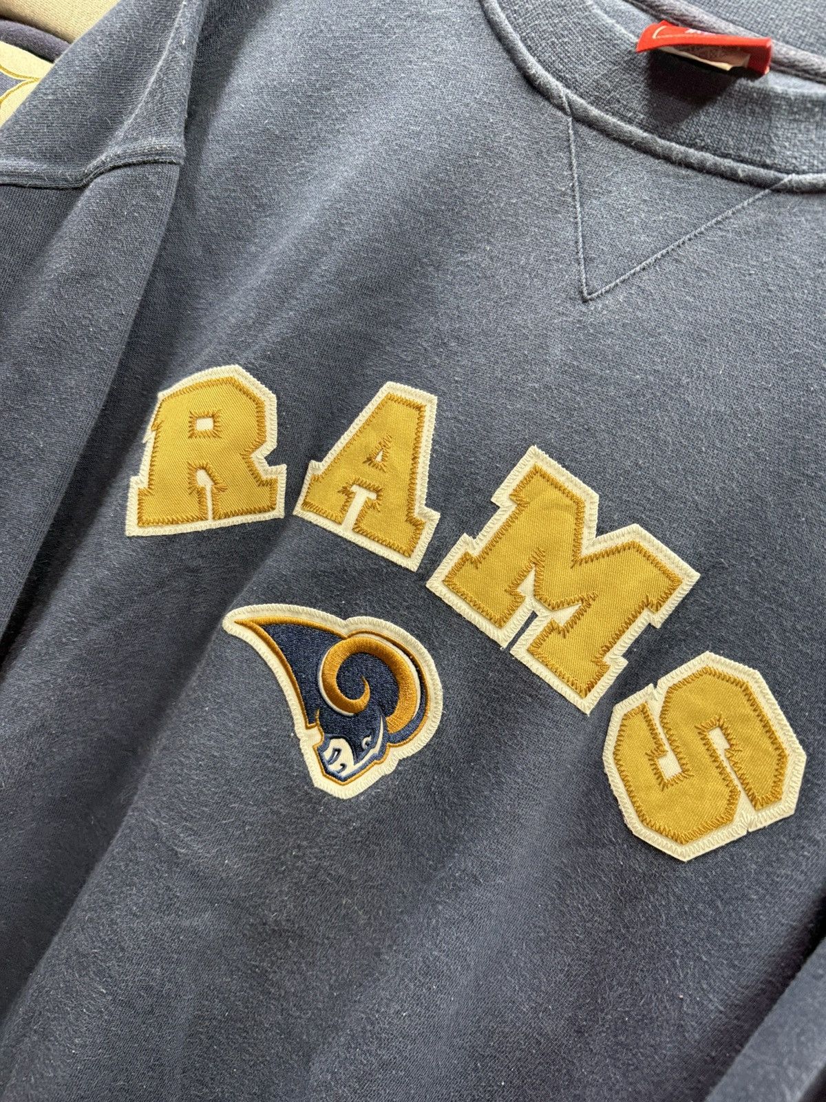 NFL Size XL - vintage 1990s Y2K St. Louis / LA Rams sweatshirt Size US XL / EU 56 / 4 - 2 Thumbnail