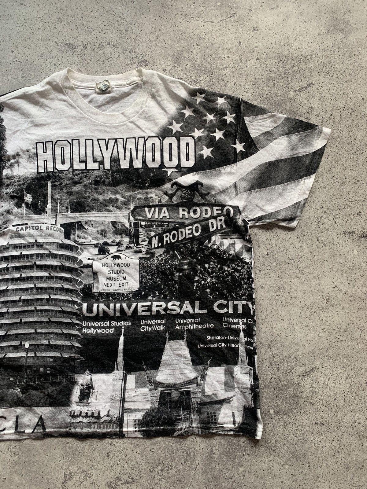 Vintage Vintage Crazy 90s Hollywood City All Over Print T Shirt Size US L / EU 52-54 / 3 - 2 Thumbnail