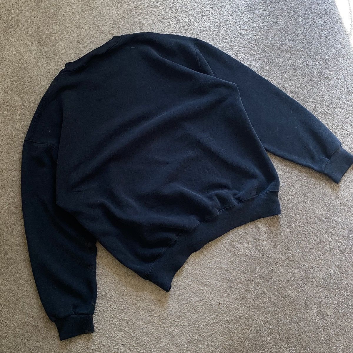Russell Athletic × Vintage Vintage 90s Sun Faded Black Blank Russel Athletic Sweatshirt Size US XL / EU 56 / 4 - 3 Thumbnail