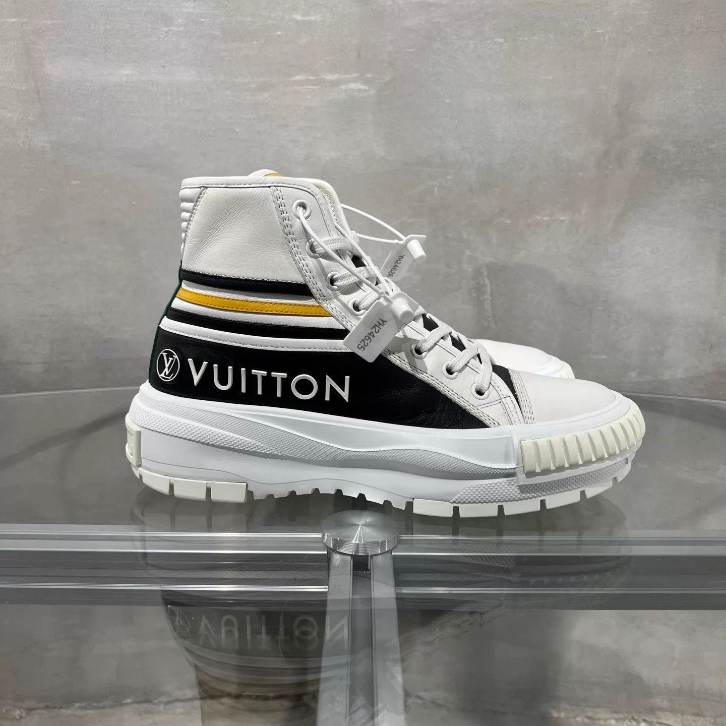 Louis Vuitton LV platform cookies sneakers black/white UK4/38 Size US 7.5 / IT 37.5 - 4 Thumbnail