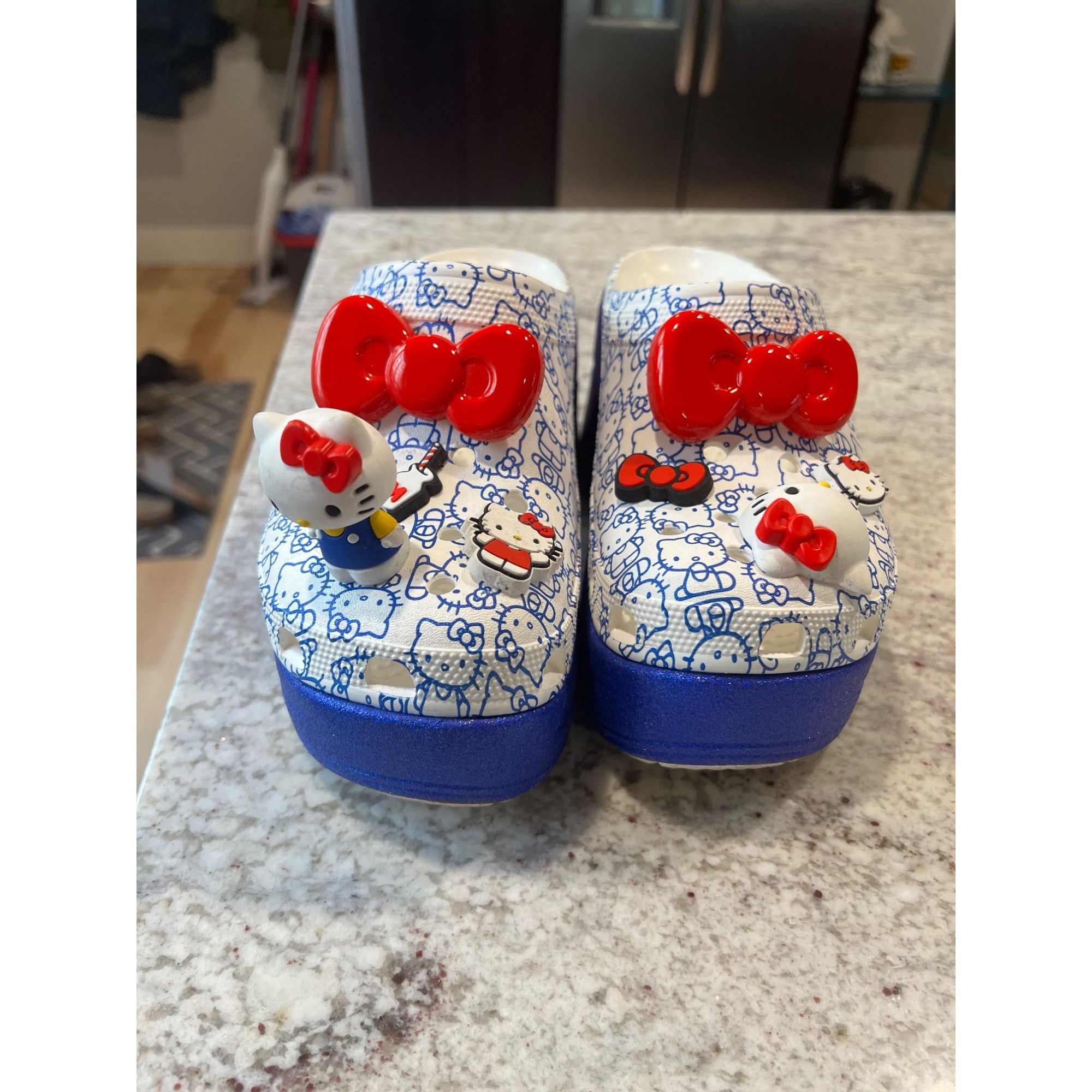 Crocs Crocs Hello Kitty Special Edition Siren Clog - Size 9 Size US 9 / IT 39 - 4 Thumbnail