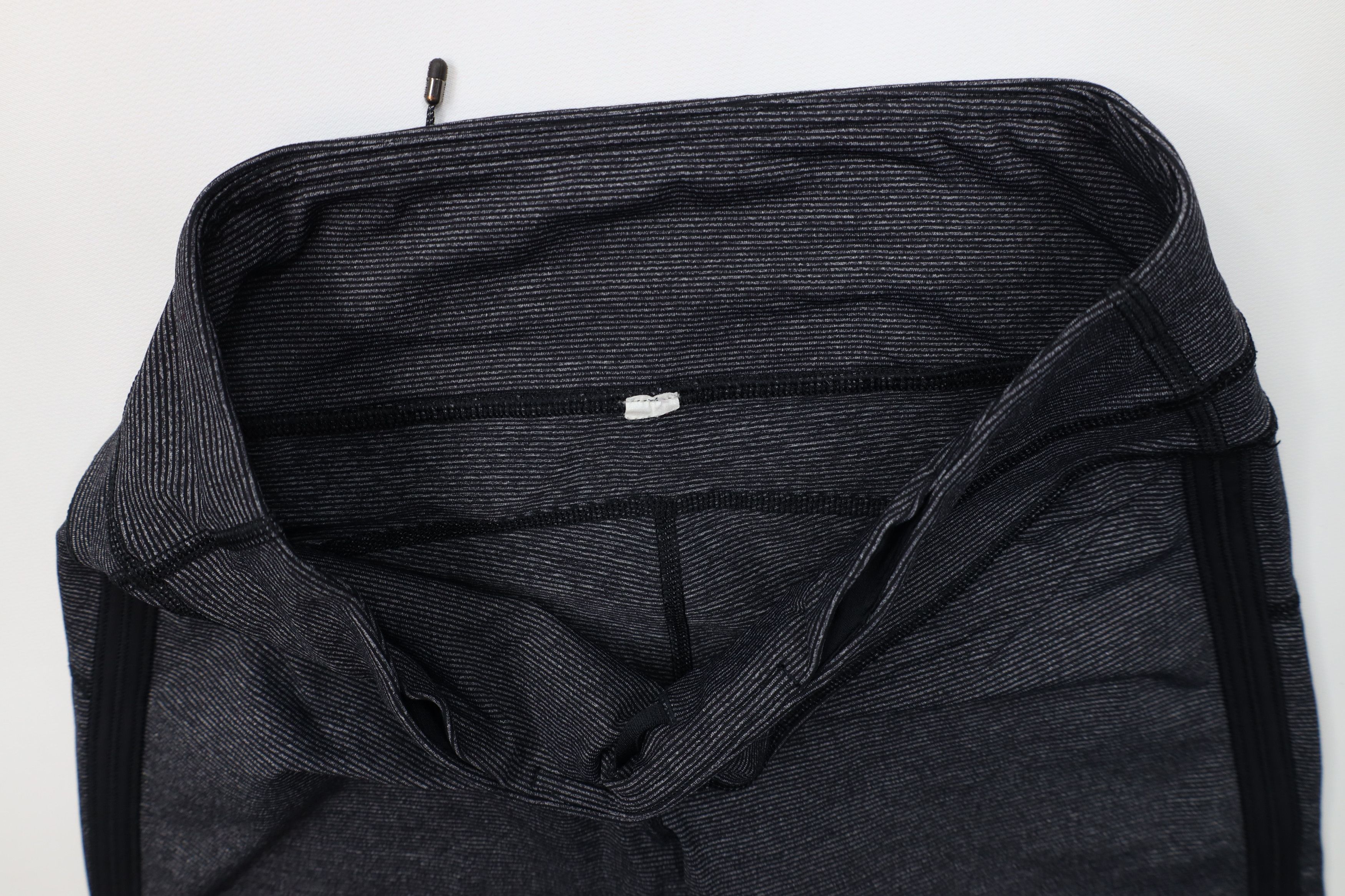 Lululemon Lululemon Under Tuxedo Striped Cropped Tights Yoga Pants Size 30" / US 8 / IT 44 - 5 Thumbnail