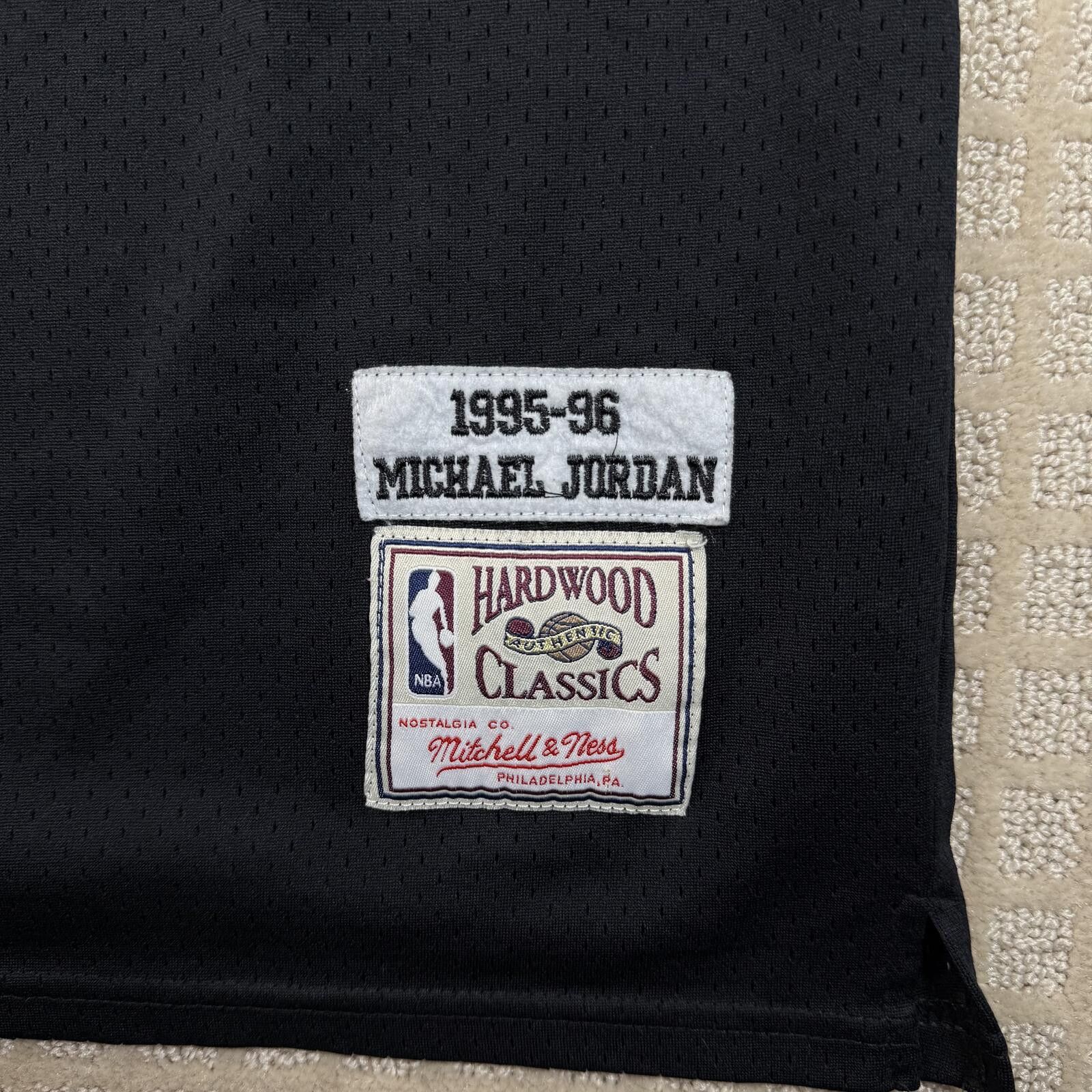 Mitchell & Ness Mitchell Ness Jordan Bulls Away Jersey XL 1995/96 Finals Size US XL / EU 56 / 4 - 4 Thumbnail