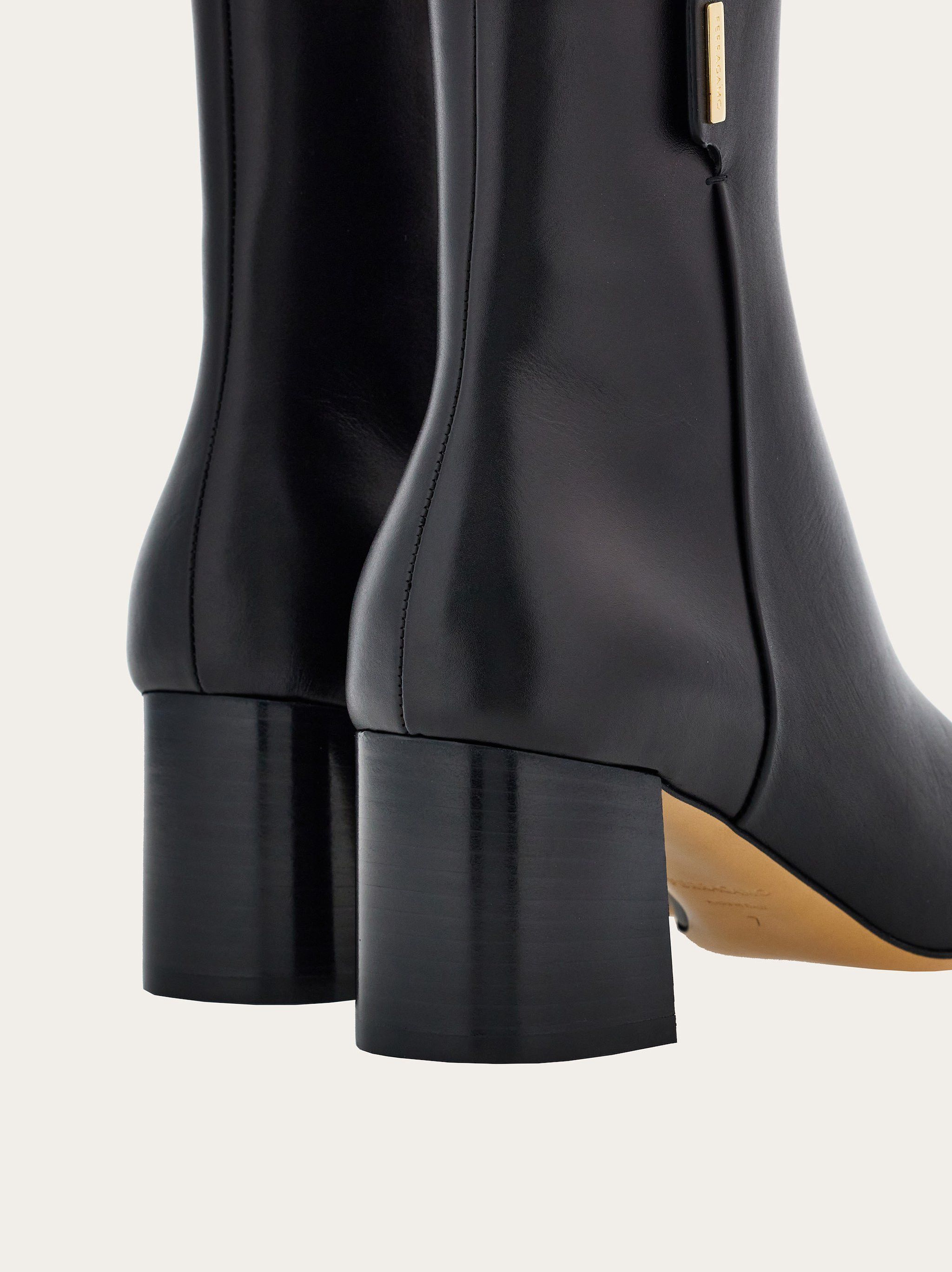 Salvatore Ferragamo o1s1rm0924 Ankle Boots in Black Size US 8.5 / IT 38.5 - 7 Thumbnail