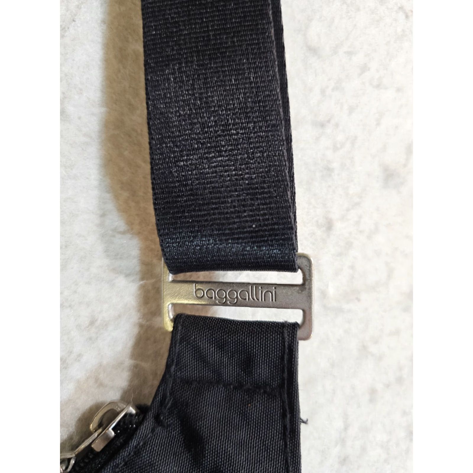 Vintage baggallini Signature Black Nylon Criss Cross Multi Pocket Crossbody Bag Purse Size ONE SIZE - 5 Thumbnail