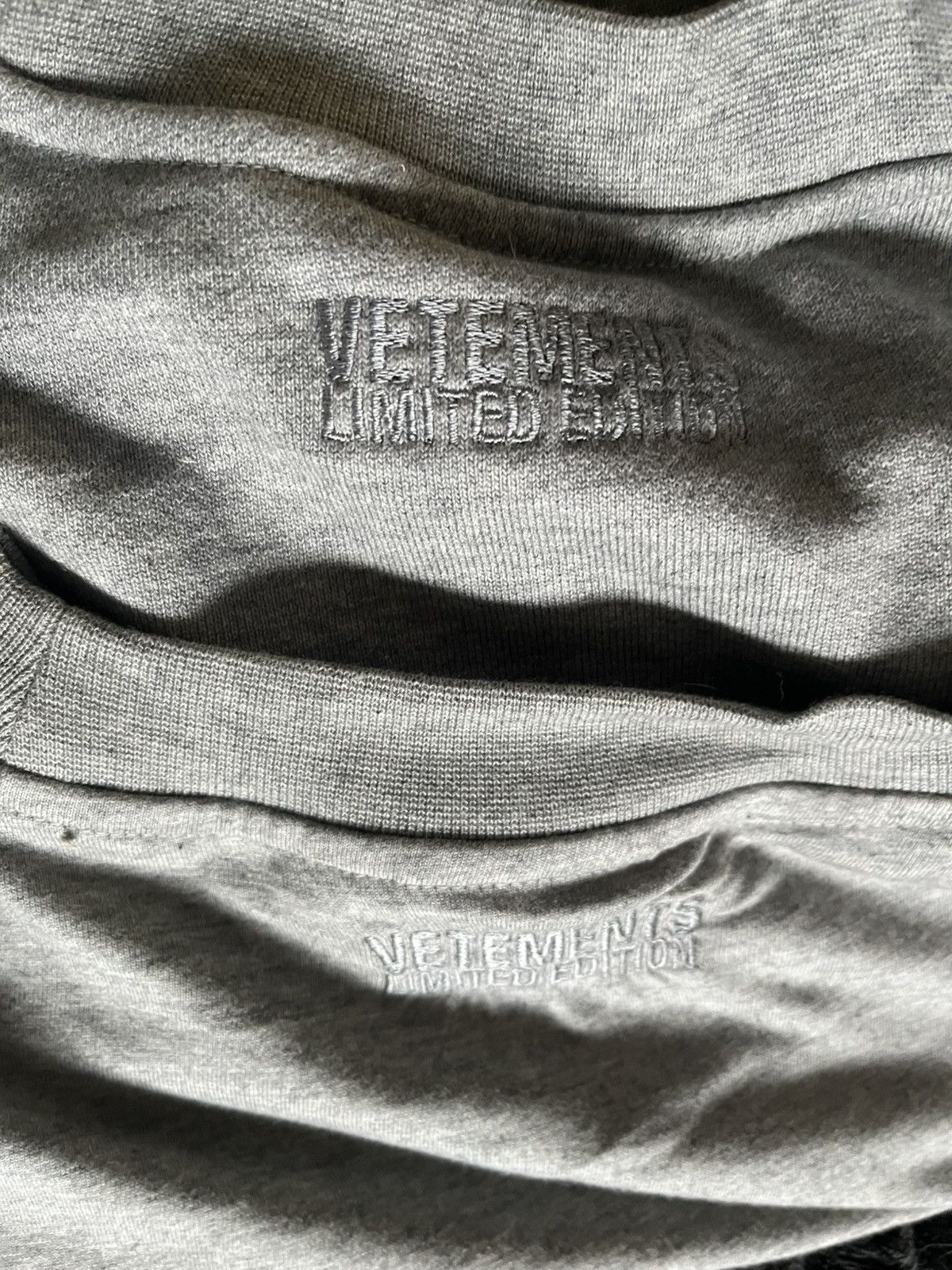 Vetements Vetements Gray & Red Runway Merged T-Shirt / Sweatshirt Size US L / EU 52-54 / 3 - 7 Thumbnail