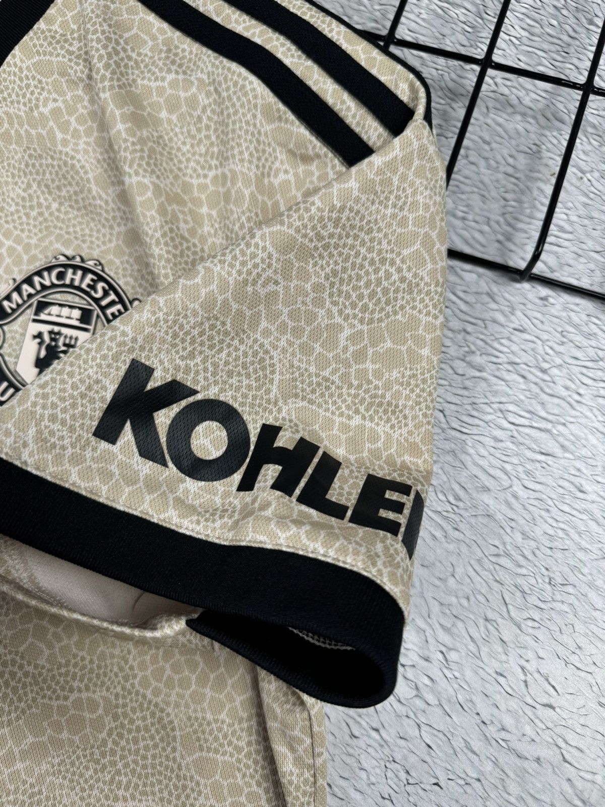 Adidas × Vintage Vintage Manchester United 2019/20 Adidas Jersey Blokcore Size US M / EU 48-50 / 2 - 7 Thumbnail